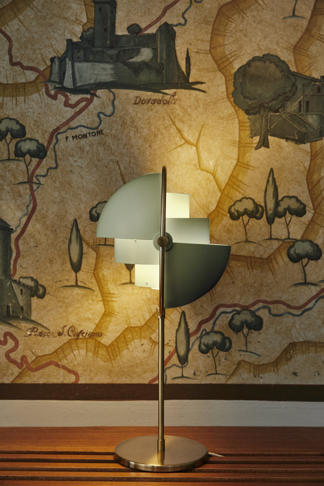 MULTI-LITE table lamp in light green with a brass base