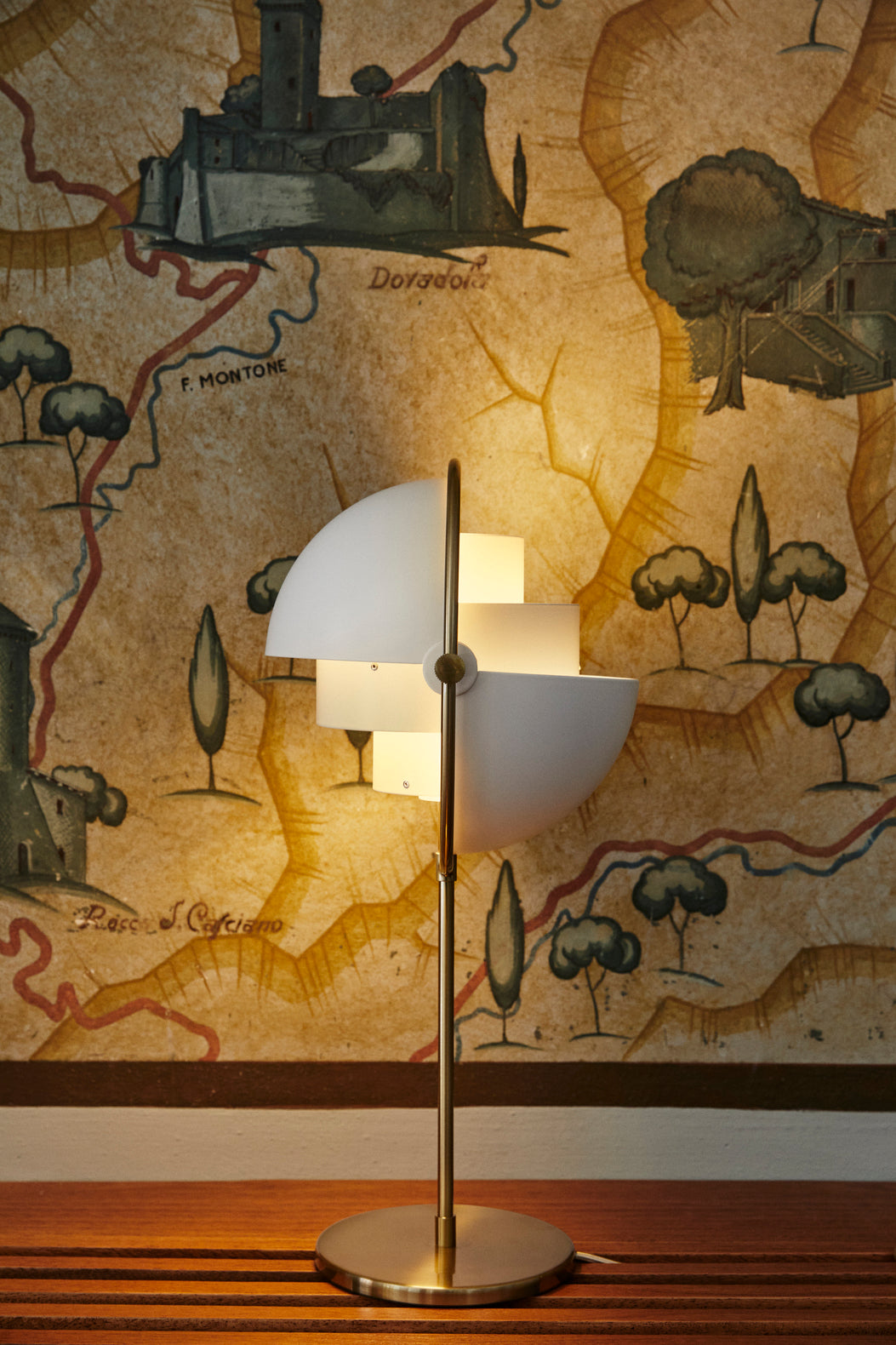 MULTI-LITE table lamp with a chrome base and white shade