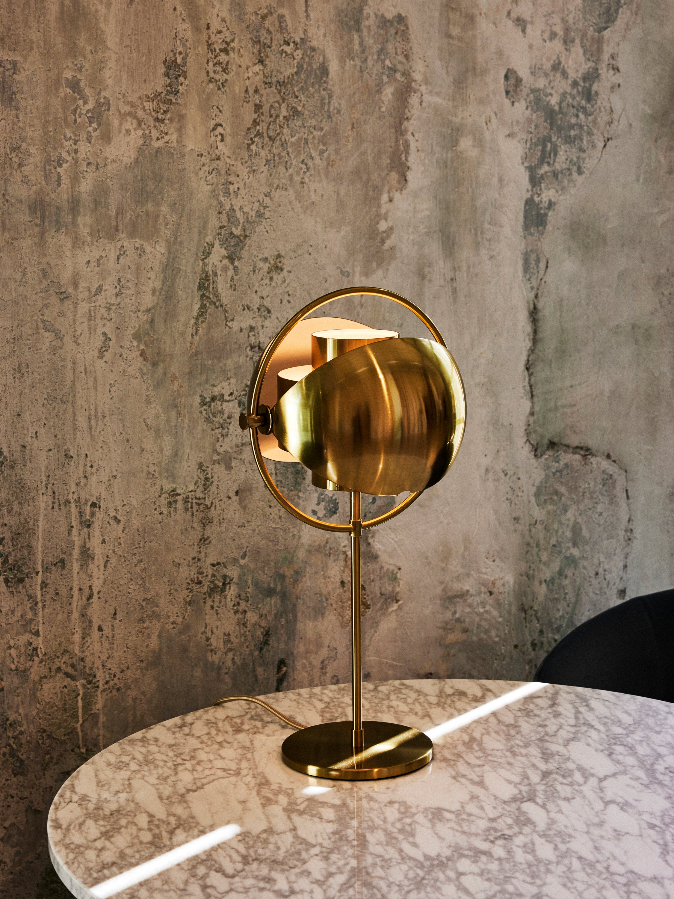 MULTI-LITE table lamp in light green with a brass base