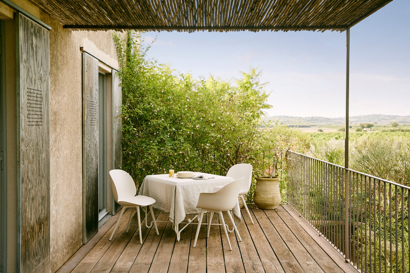 BEETLE garden chair white