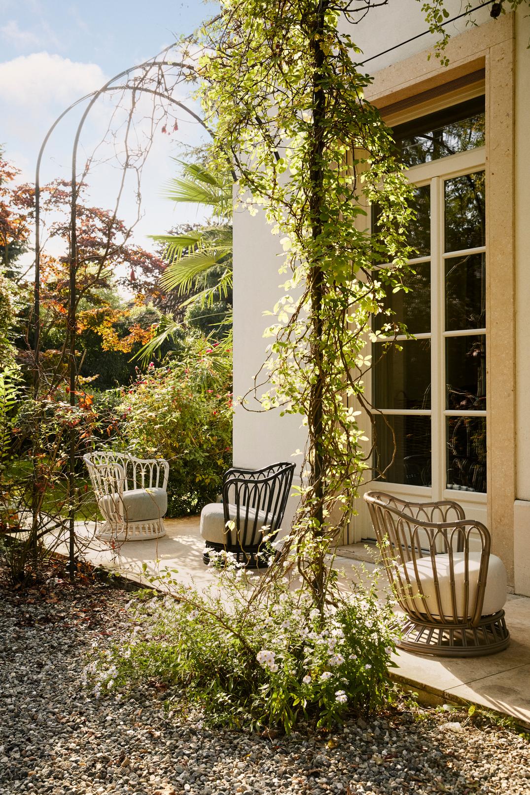 GRACE upholstered garden armchair with a black base