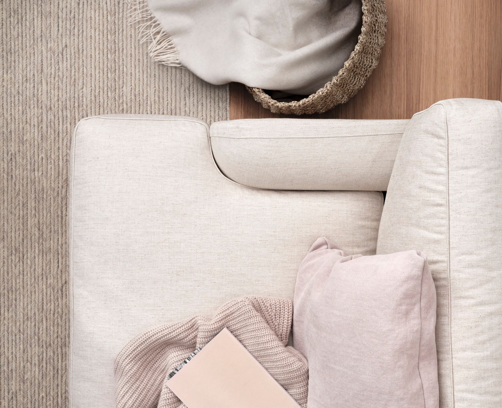 Sofa 2-osobowa FLANEUR tapicerowana z mosiężną podstawą