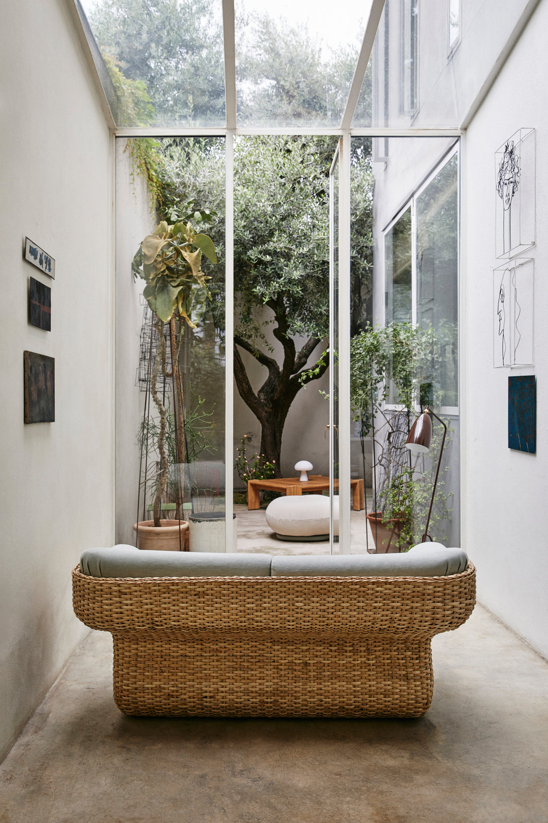BASKET Sessel Burgunderrot mit Rattan