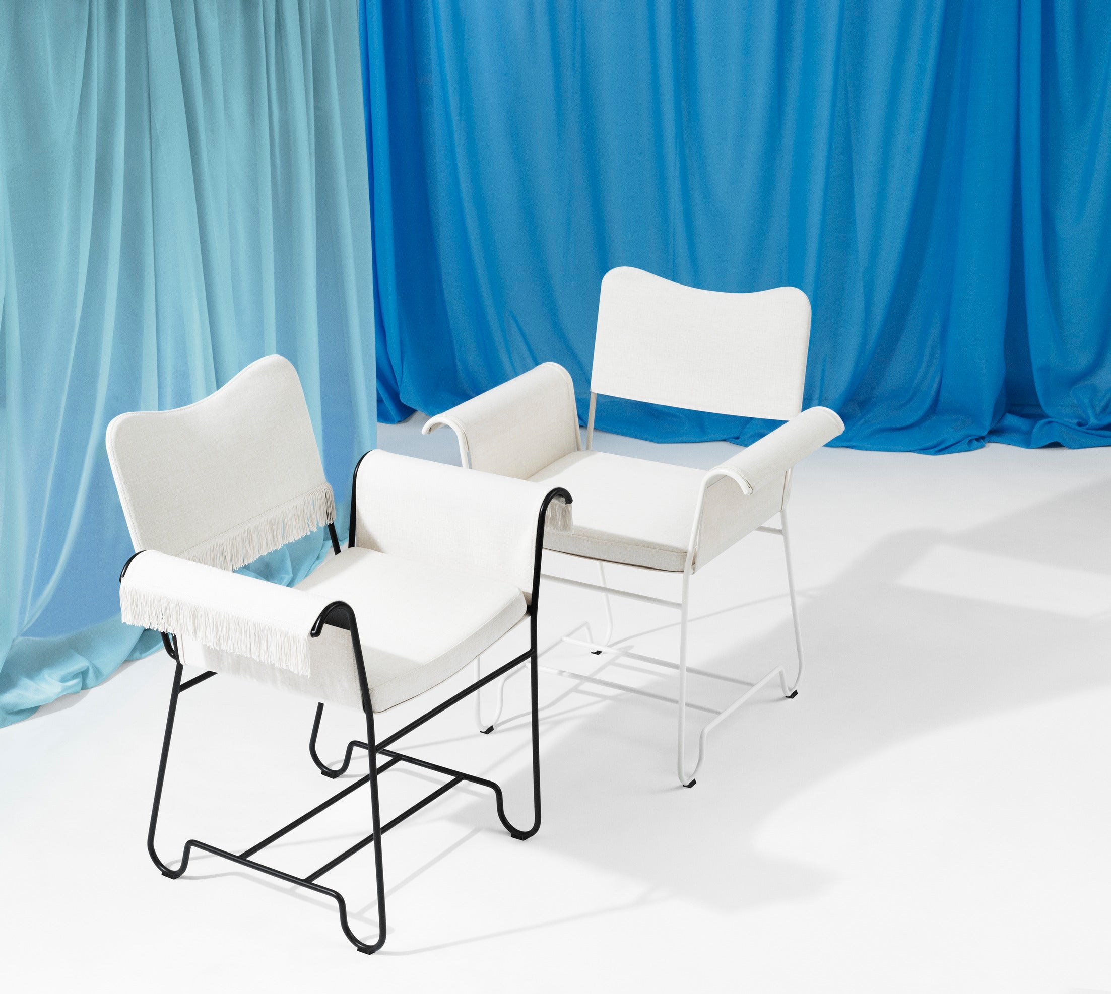 TROPIQUE garden chair beige with a black steel base
