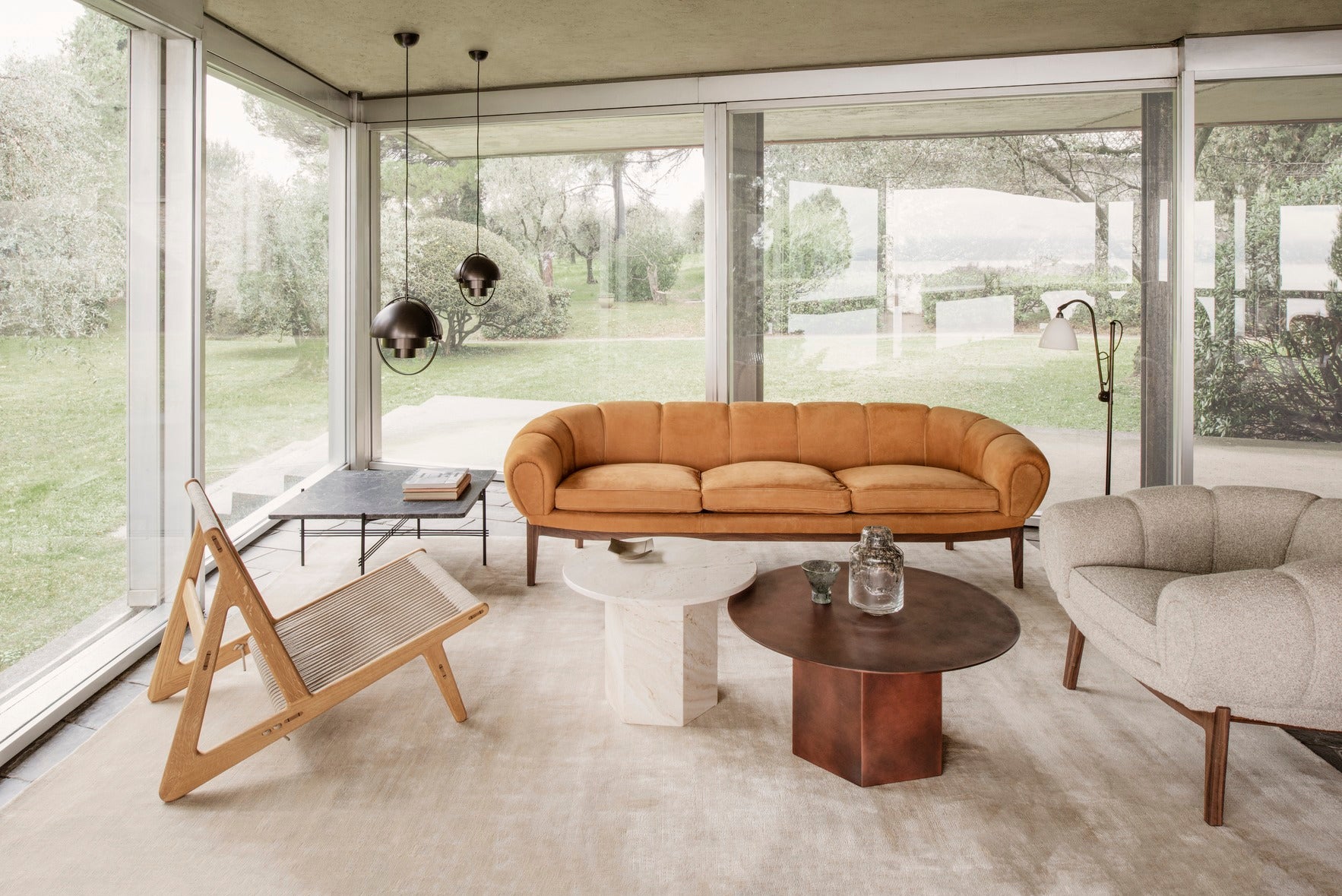 MR01 armchair in oak wood and linen