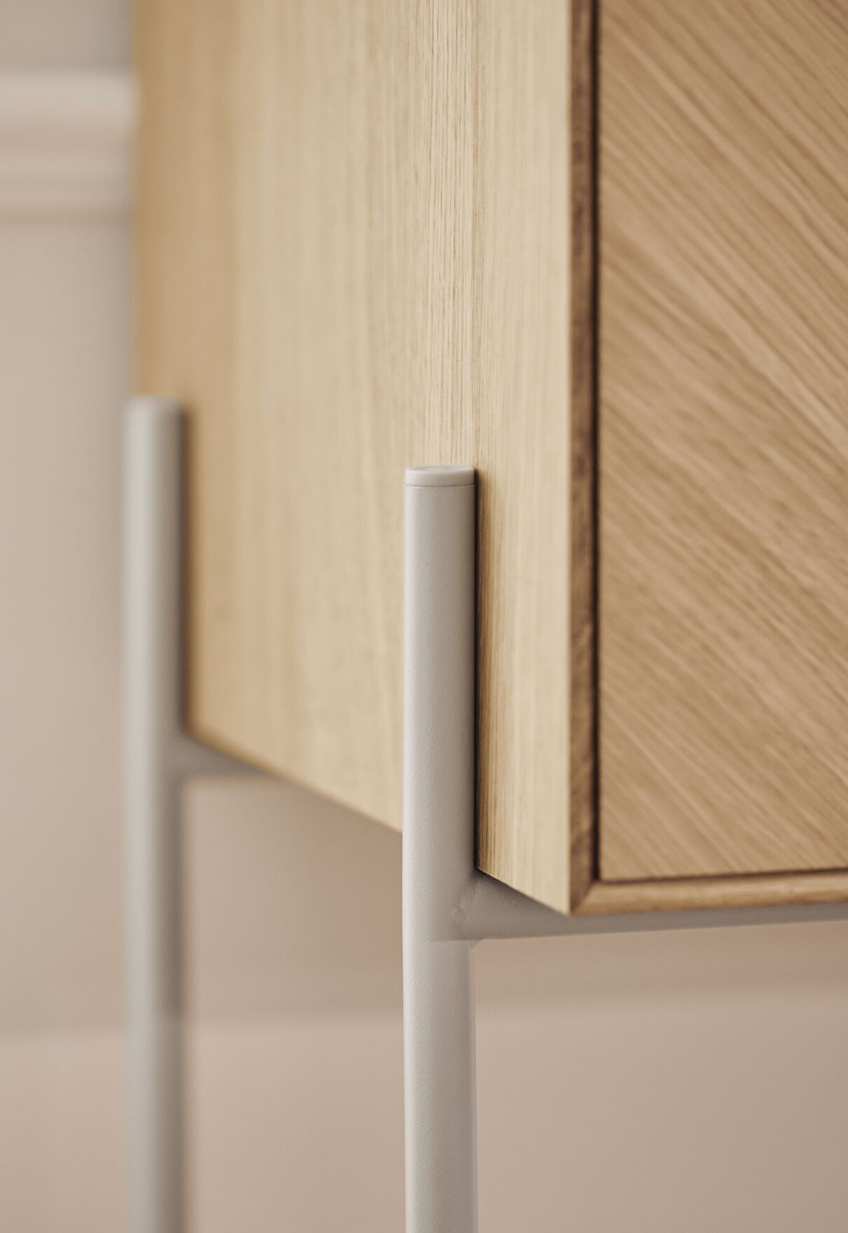 Clayboard luxe oak wood with a gray base