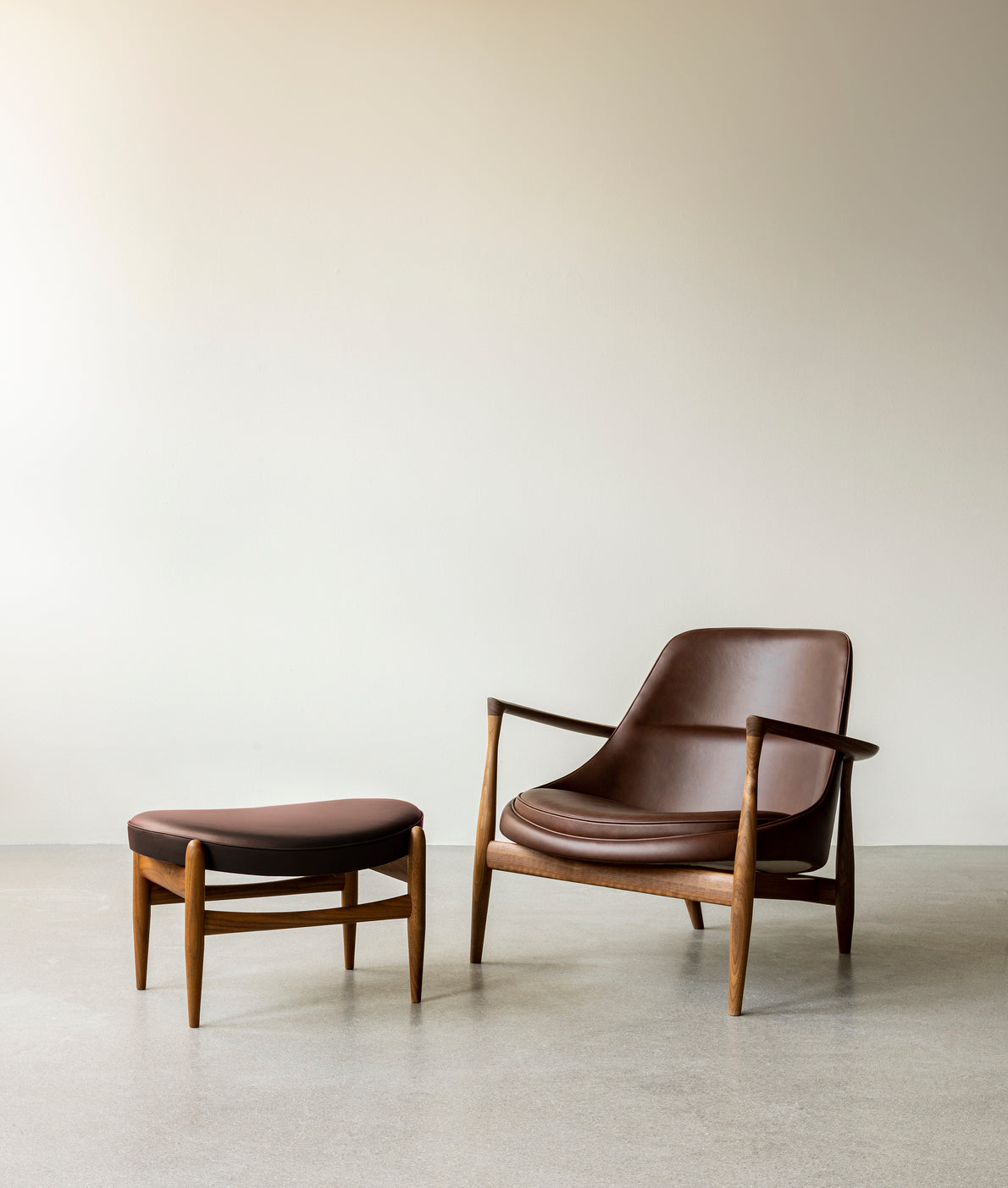 ELIZABETH footstool brown leather with walnut base