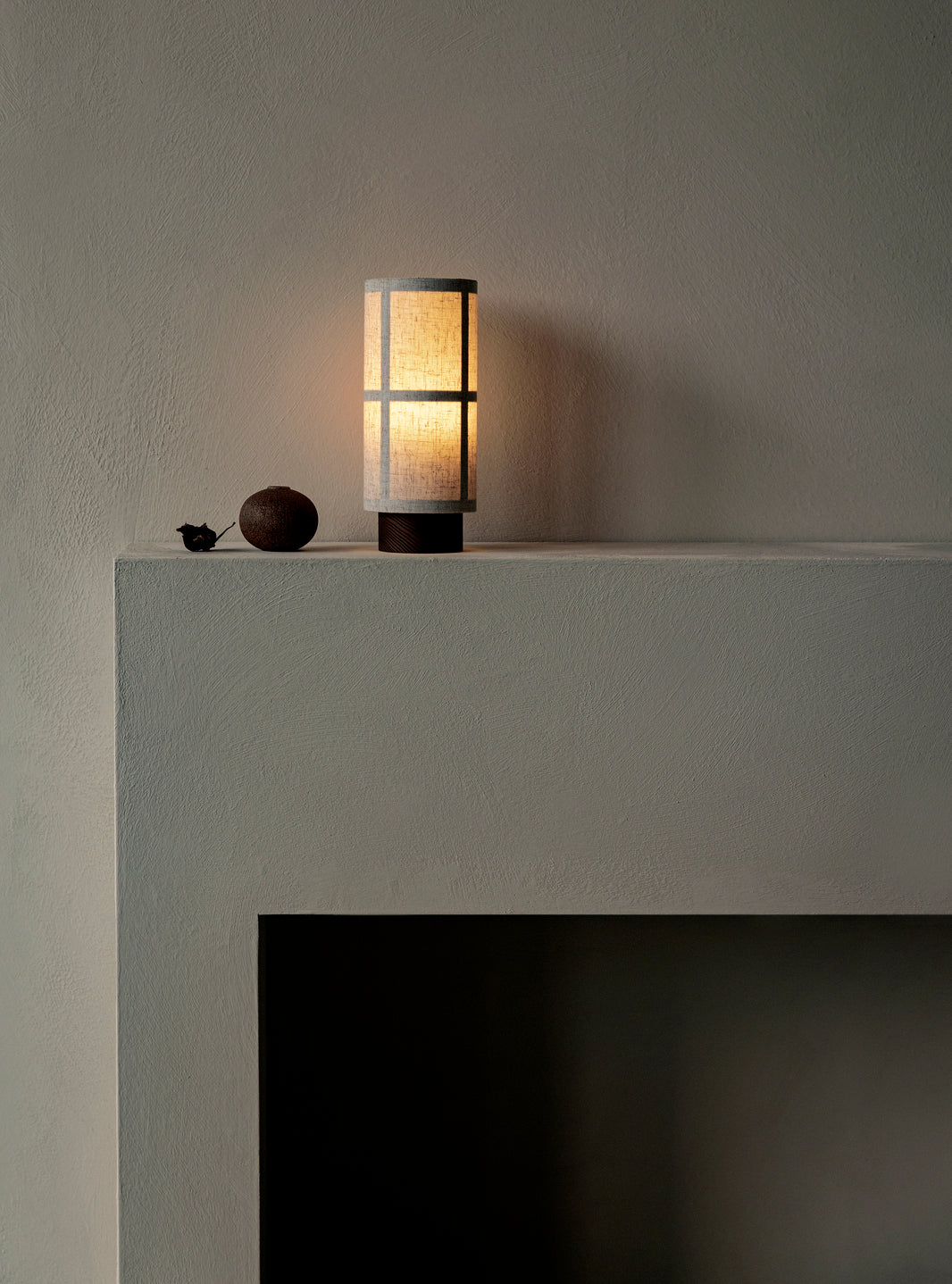 Tragbare Lampe HASHIRA mit Eschenholzfuß