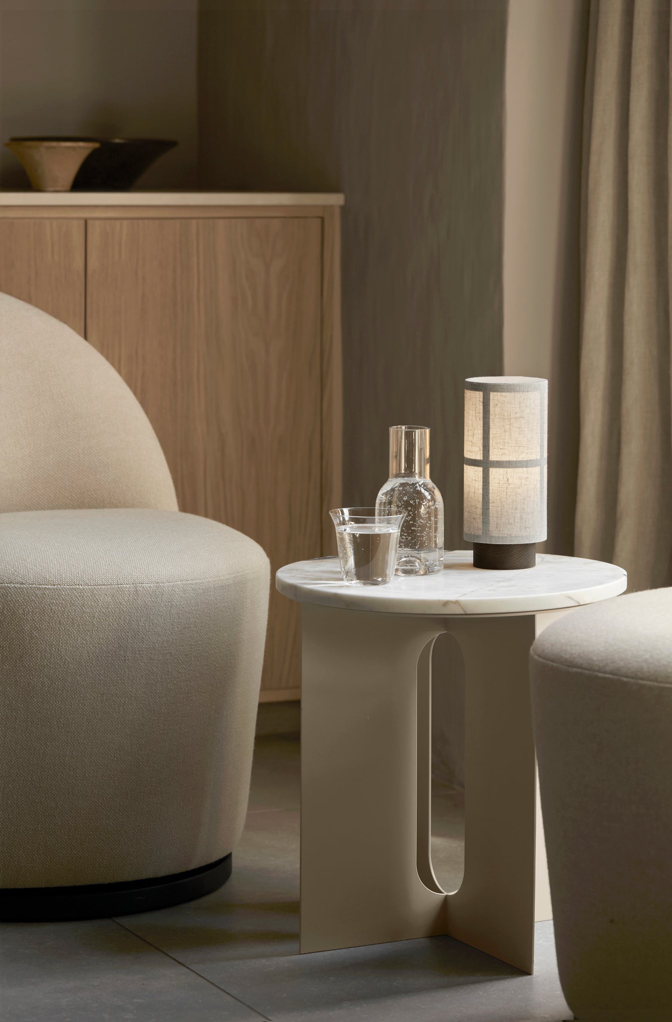 Tragbare Lampe HASHIRA mit Eschenholzfuß