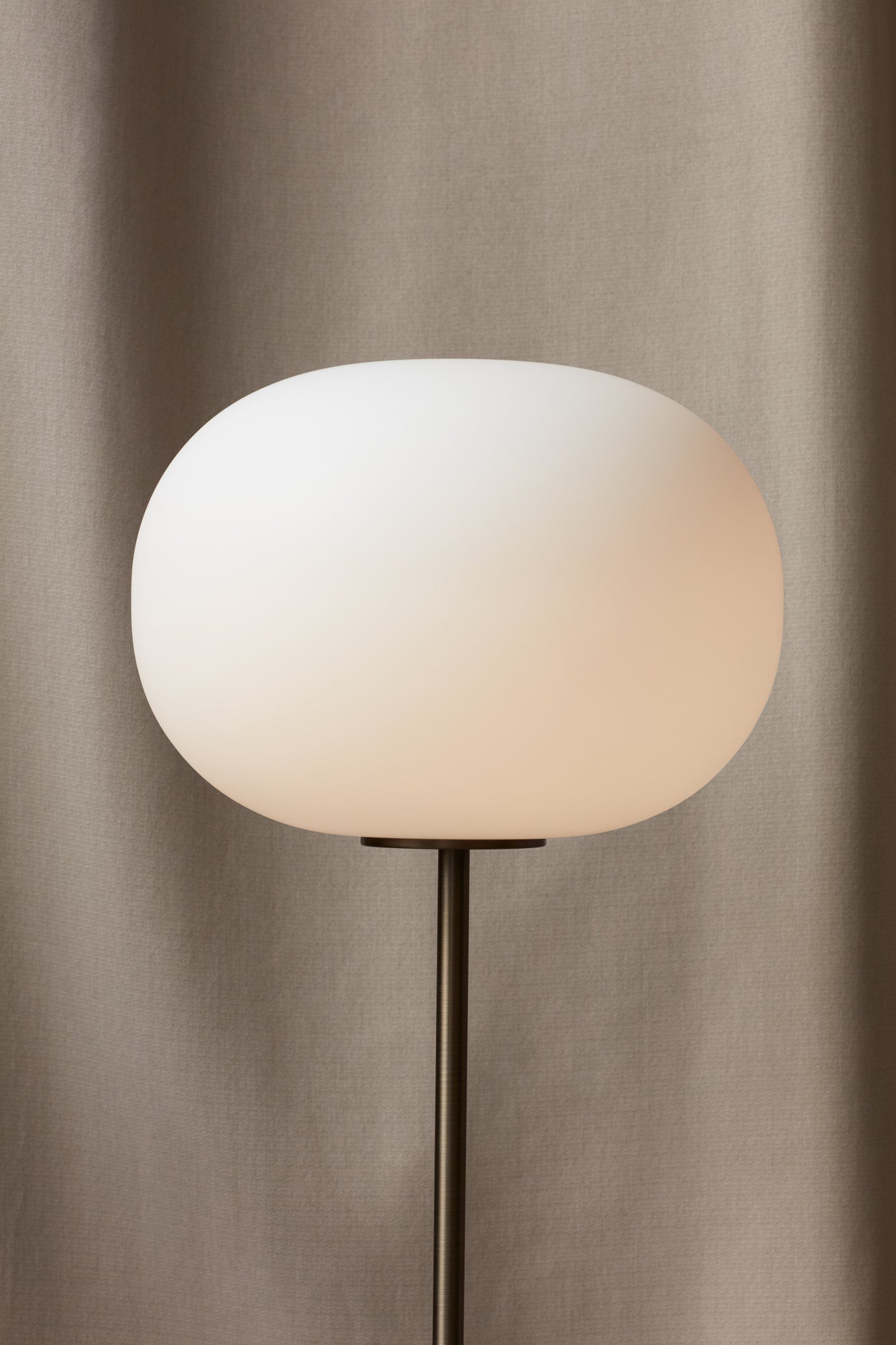 Lampa podłogowa JWDA biały marmur