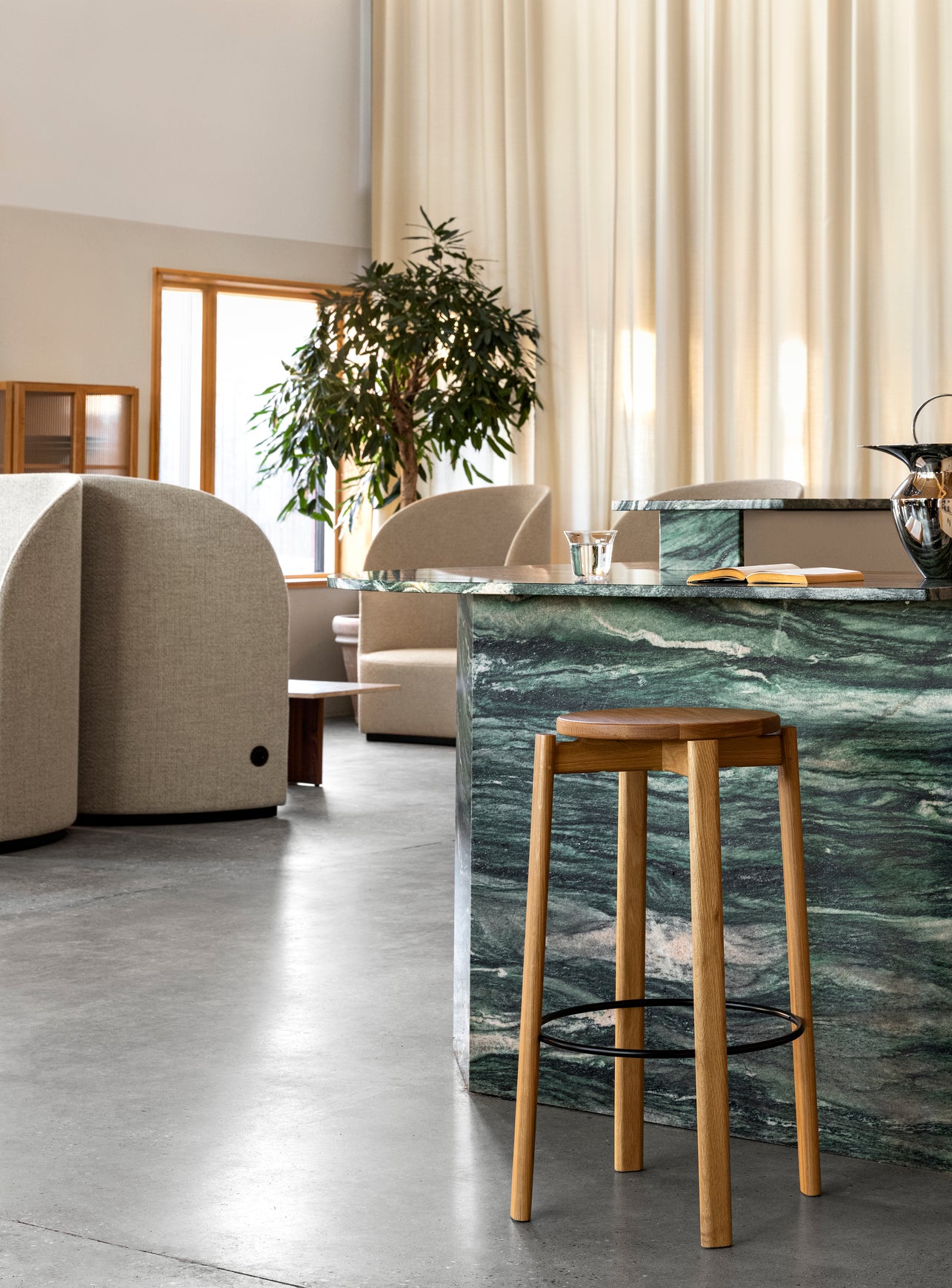 Fotel z wysokim oparciem TEAROOM kremowy