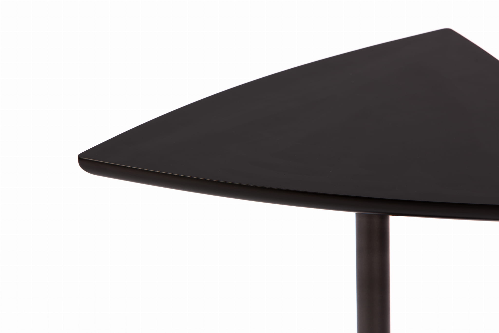 Couchtisch CONCRI HPL schwarz mit Betonbasis