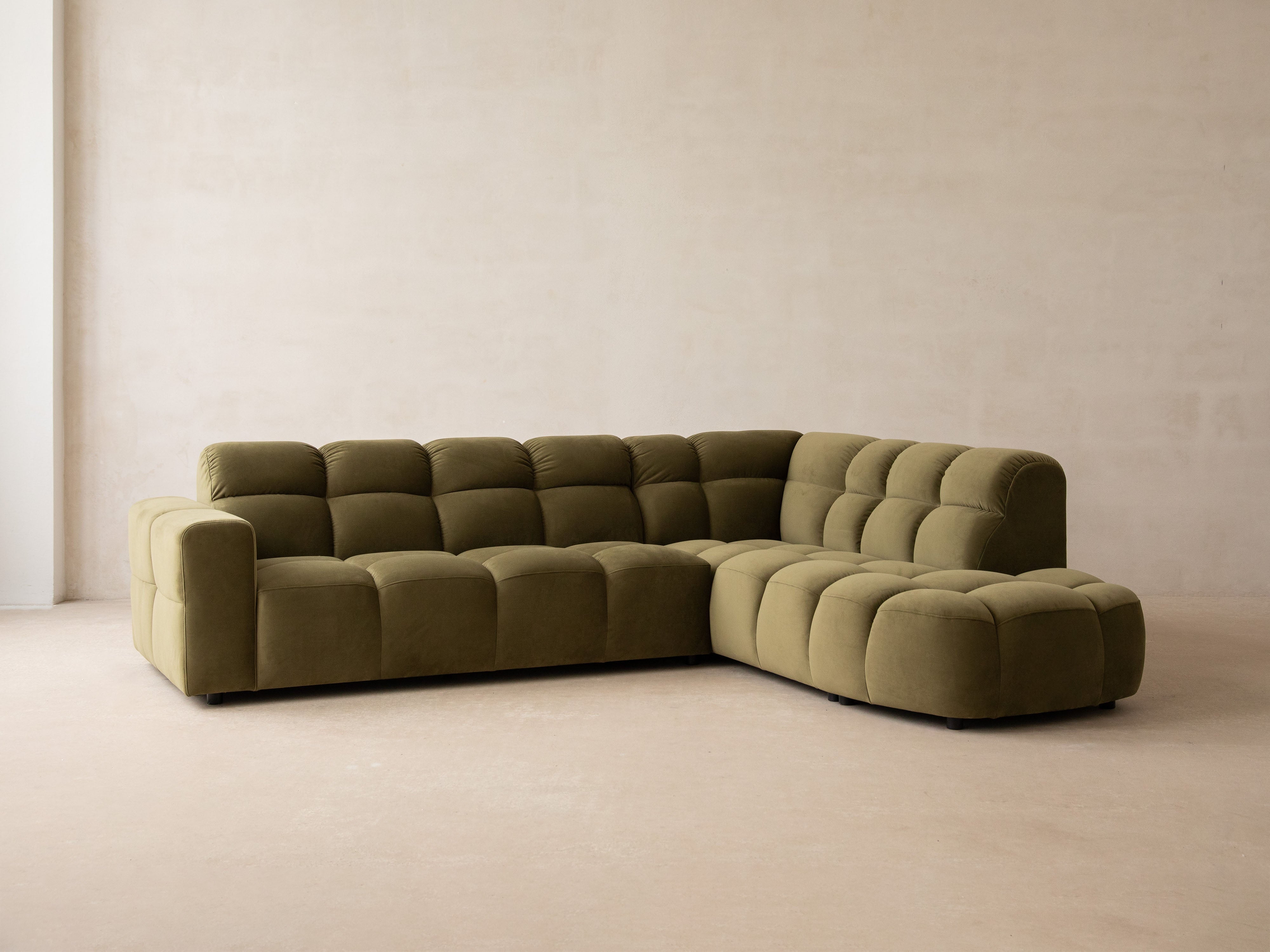 Left-facing panoramic velvet corner sofa LISA dark gray