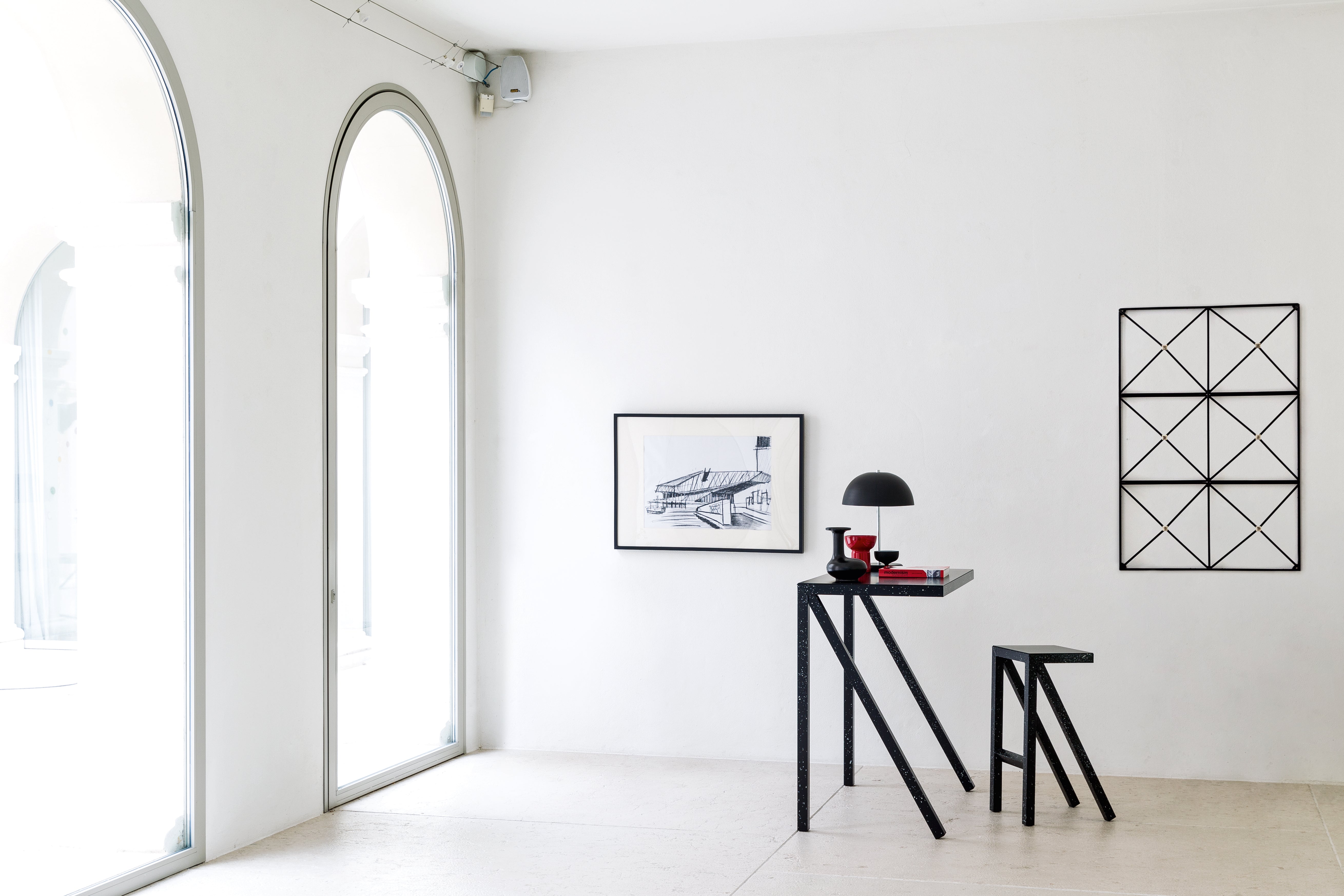 BUREAURAMA black stool with white