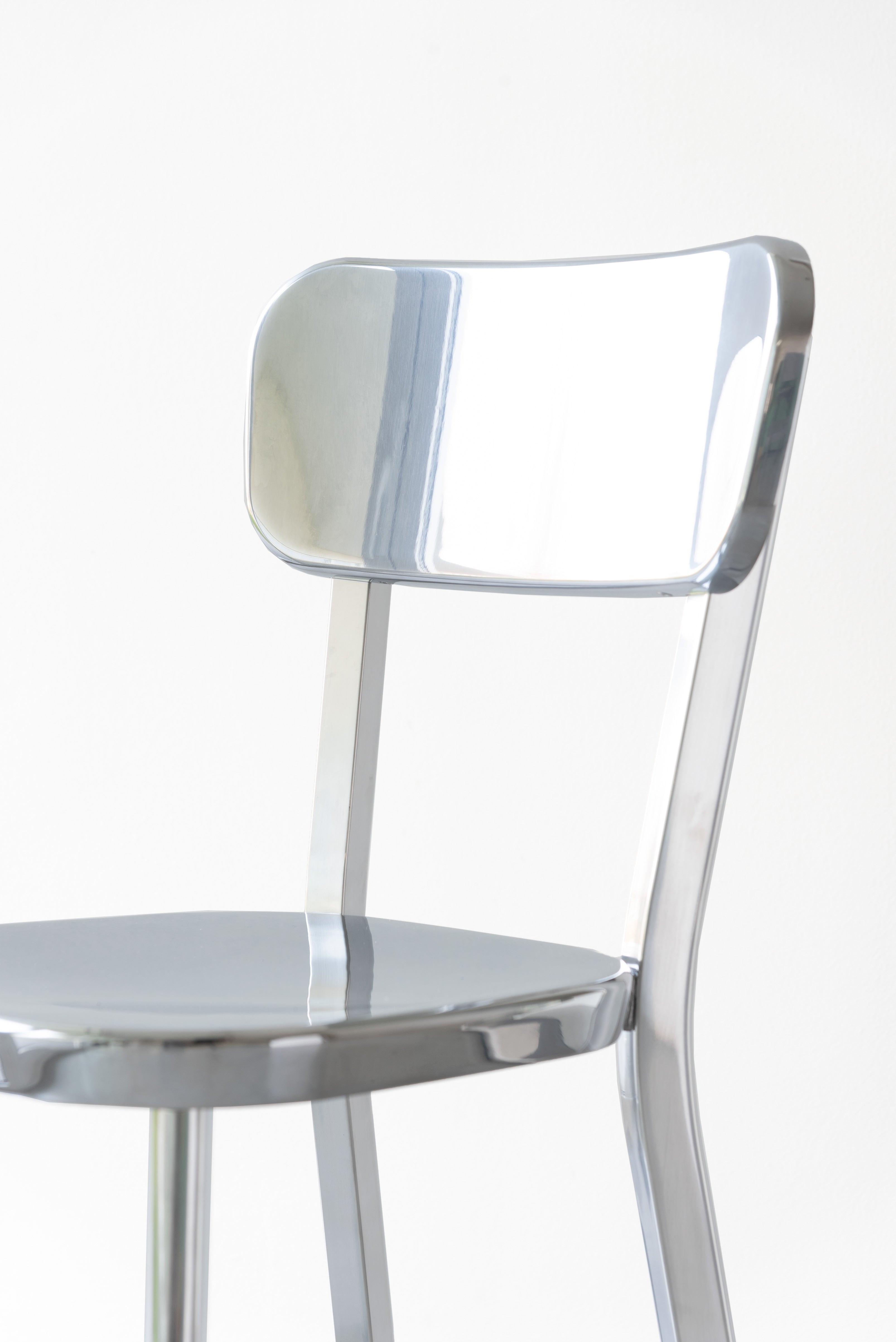 DEJA VU chair polished aluminum