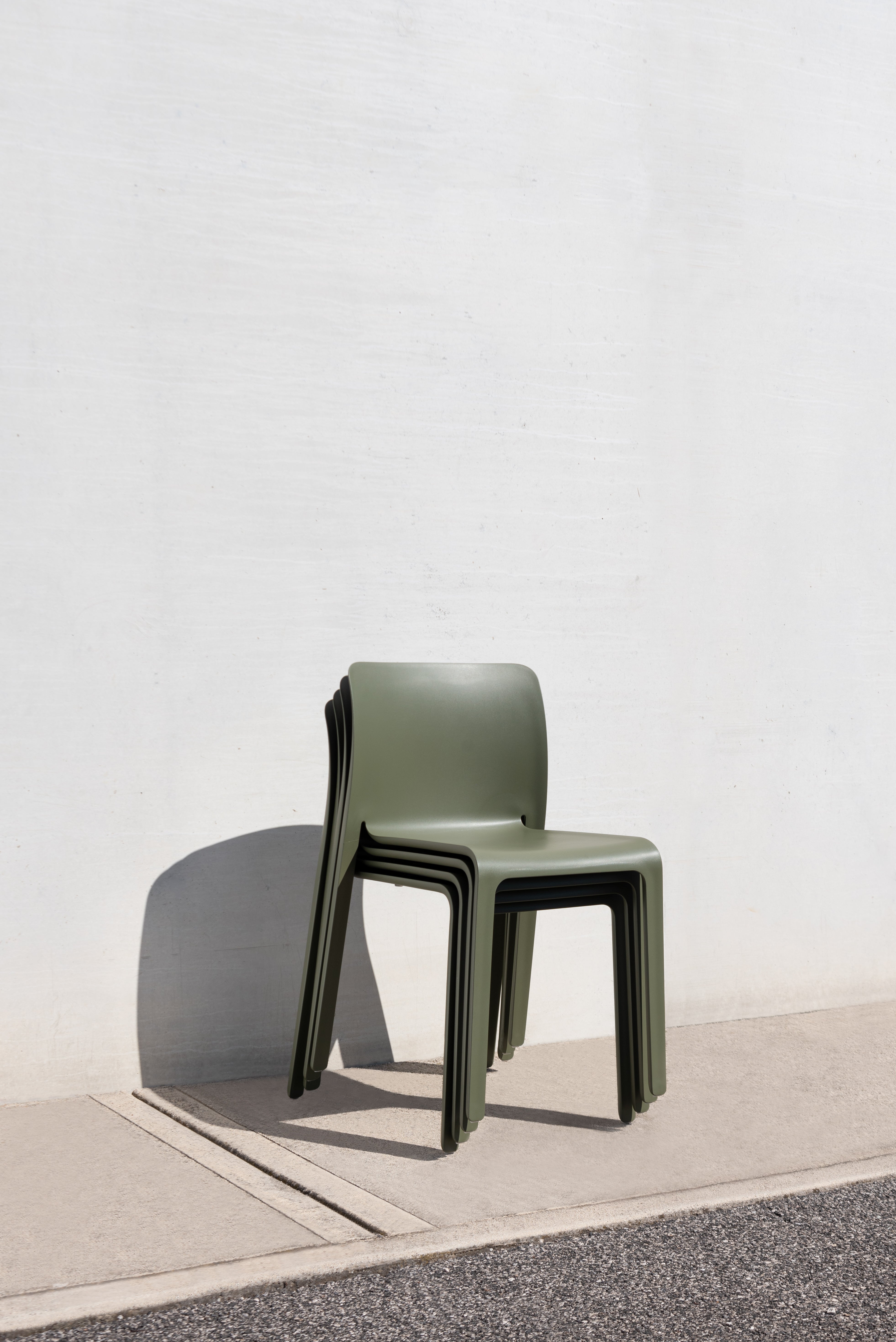 FIRST outdoor chair white