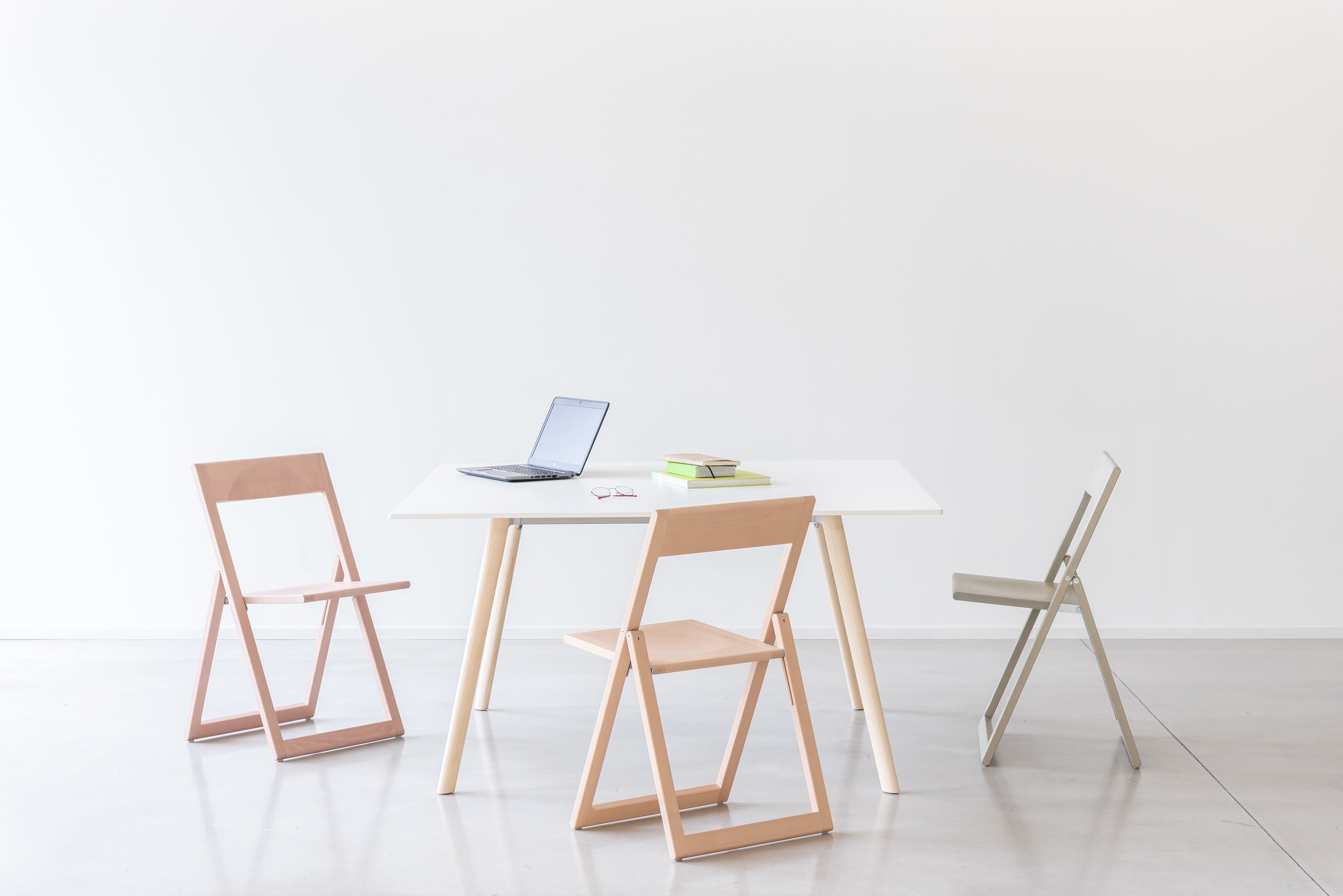 AVIVA folding chair green beech wood