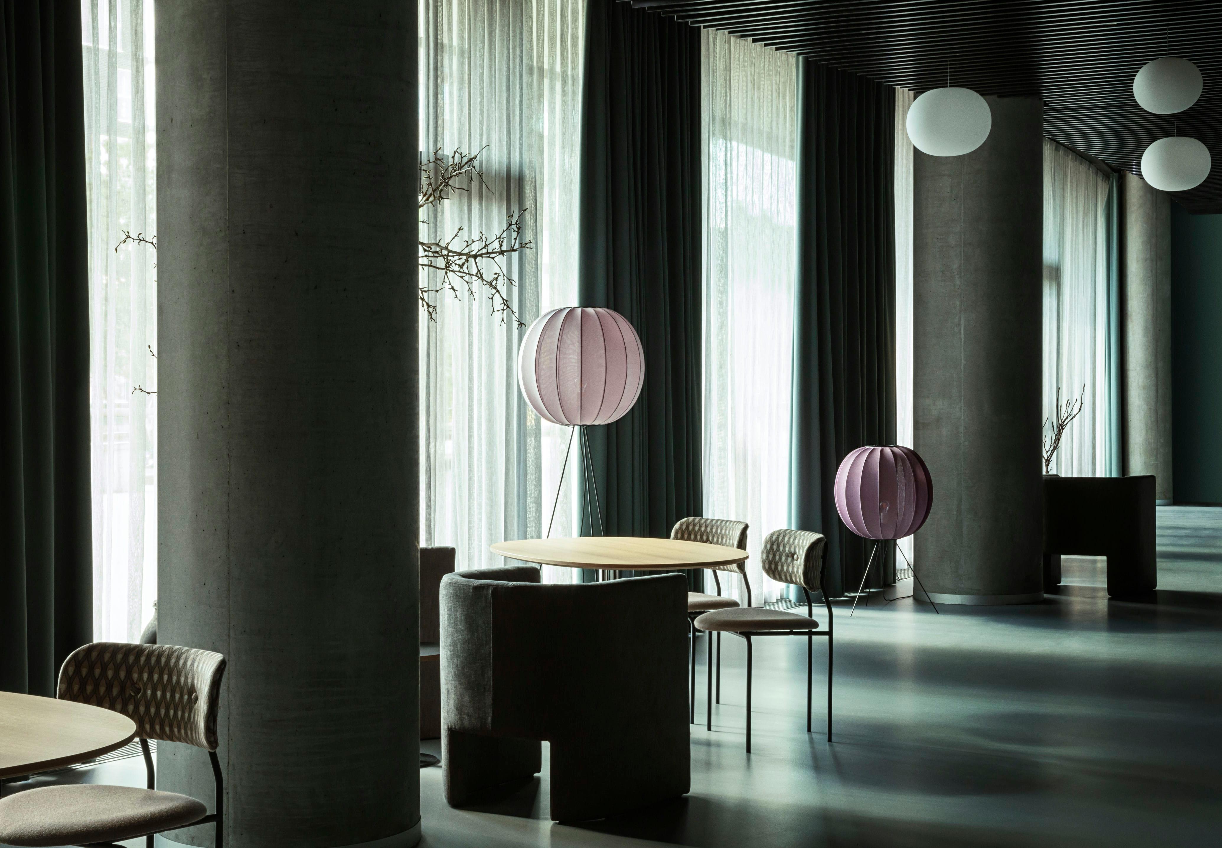 Lampa podłogowa trójnóg wysoka KNIT-WIT piaskowy