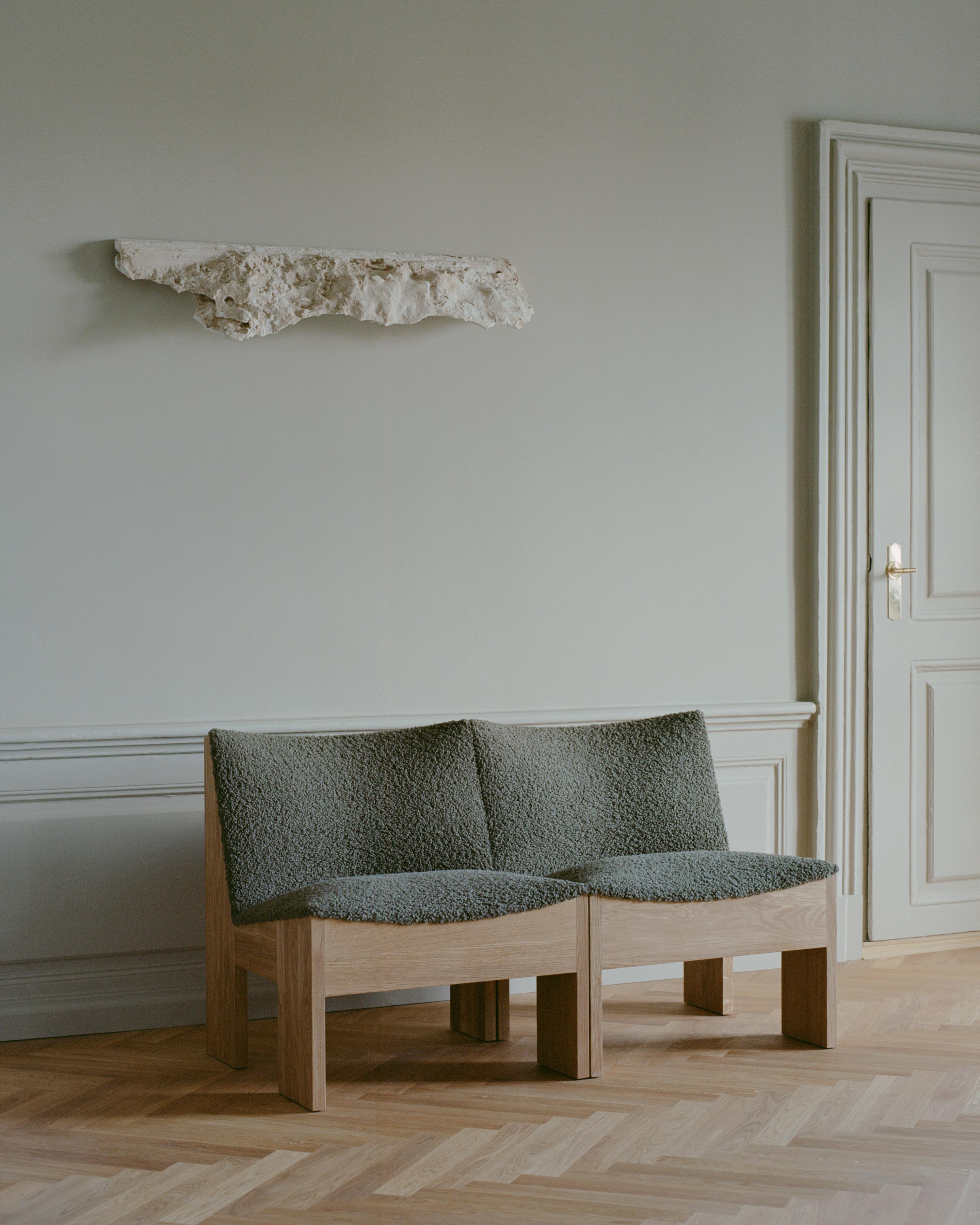 Tenon Romo Ruskin Quill Beige Sessel mit einer Eichenbasis