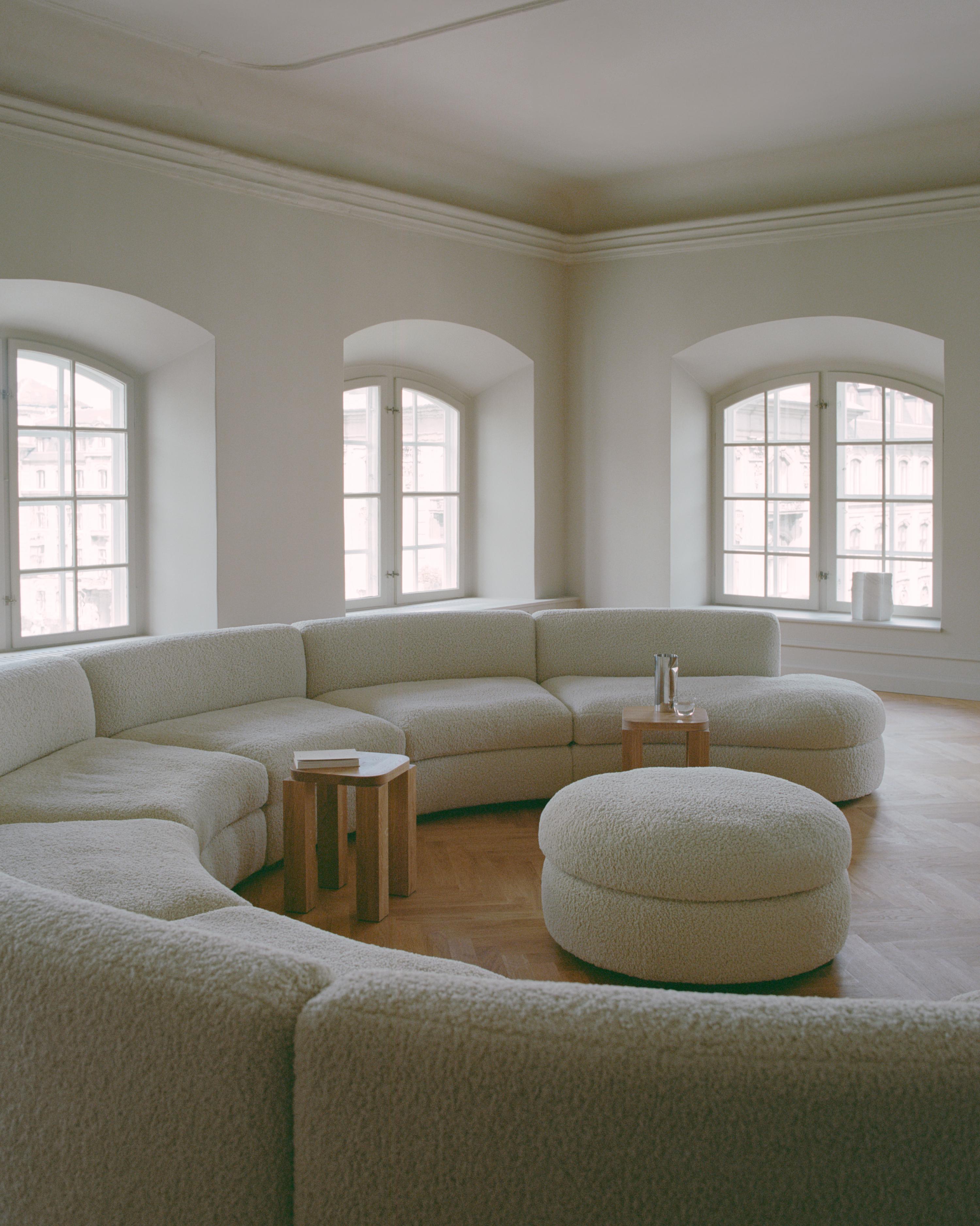 Modulares Sofa -Coda - ein breites breites Polsterelement