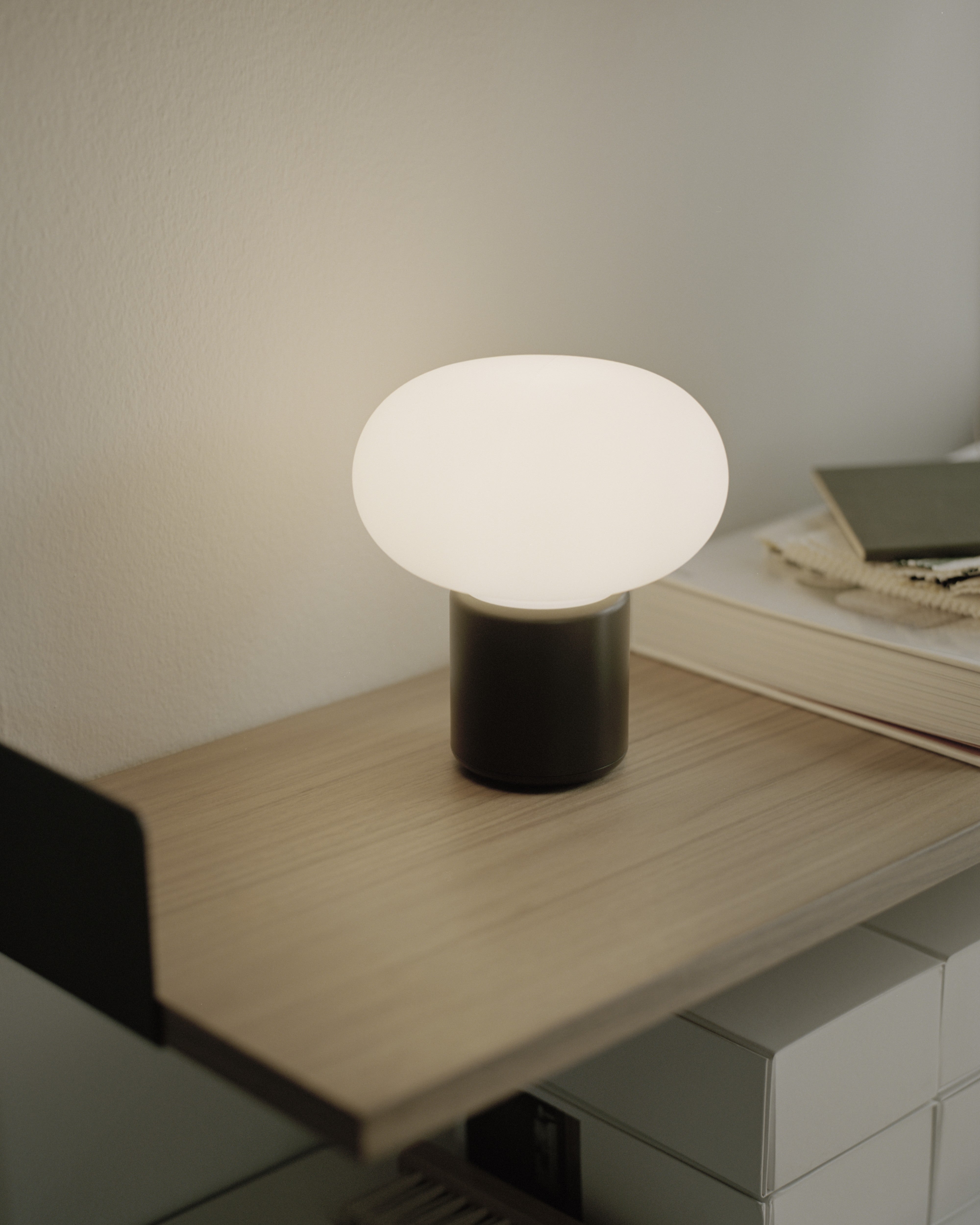 KARL-JOHAN Black portable lamp