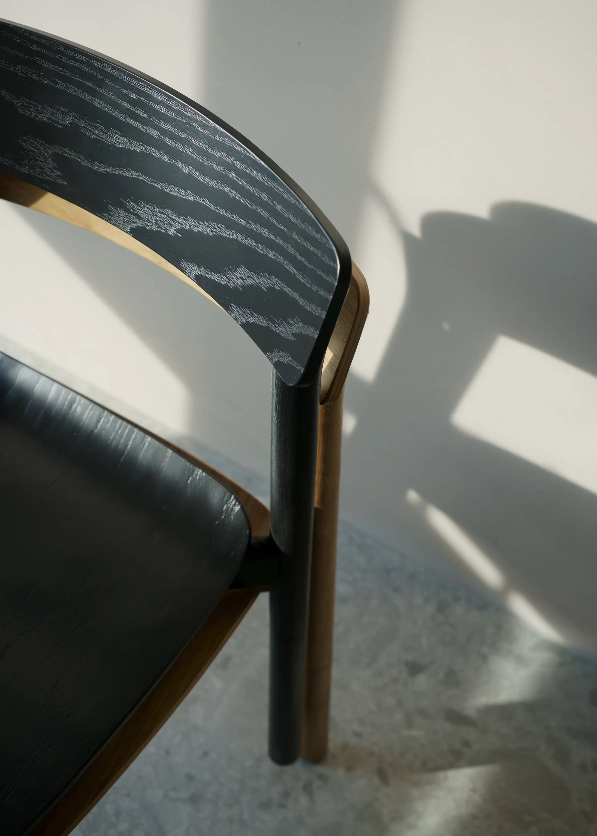 Krzesło ARCHE czarne drewno dębowe