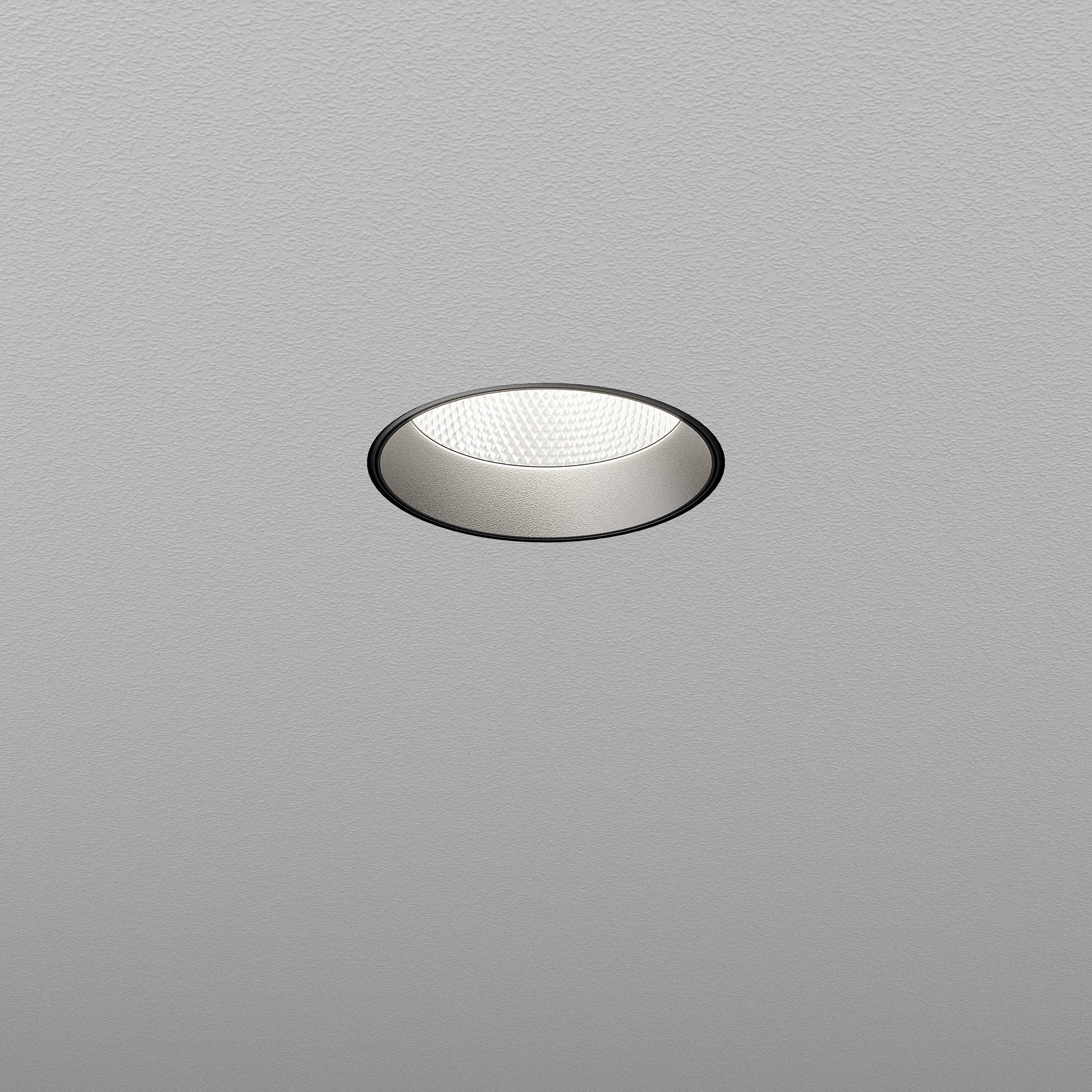 Recessed trimless PUTT fixture