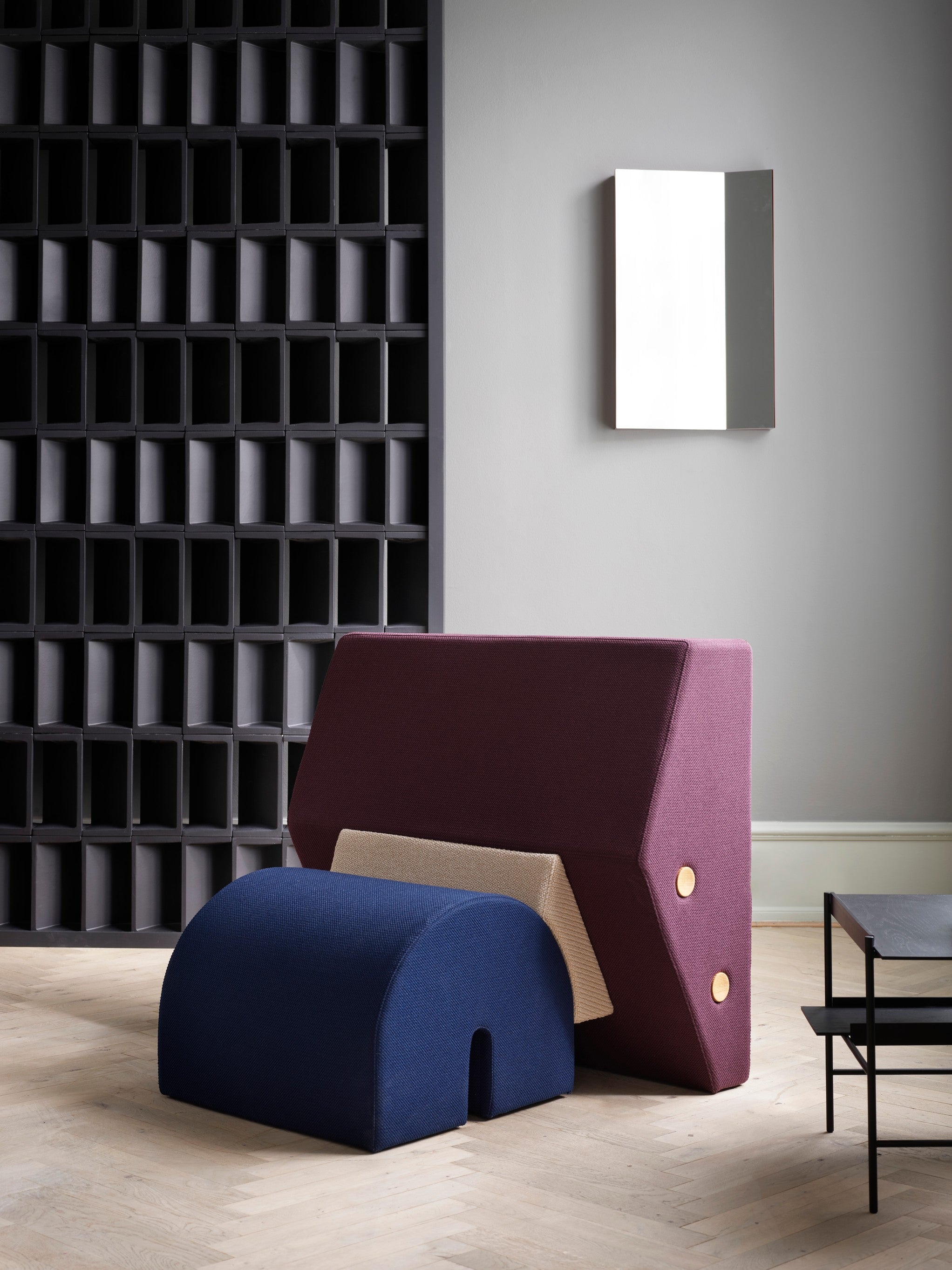 Sessel KEYSTONE lila mit beige und kobalt