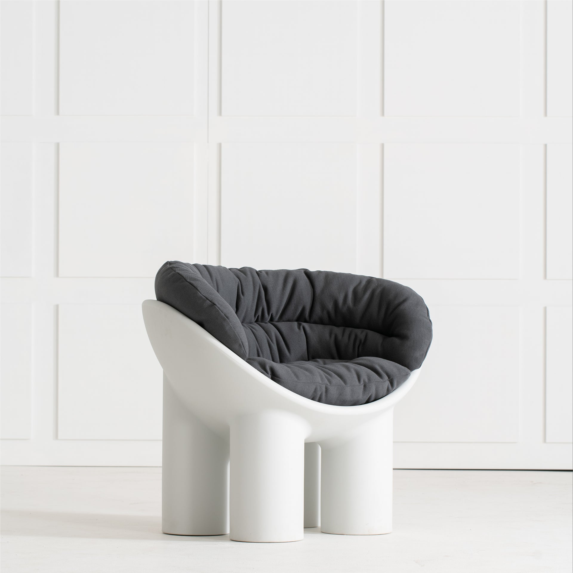 Light gray route chair