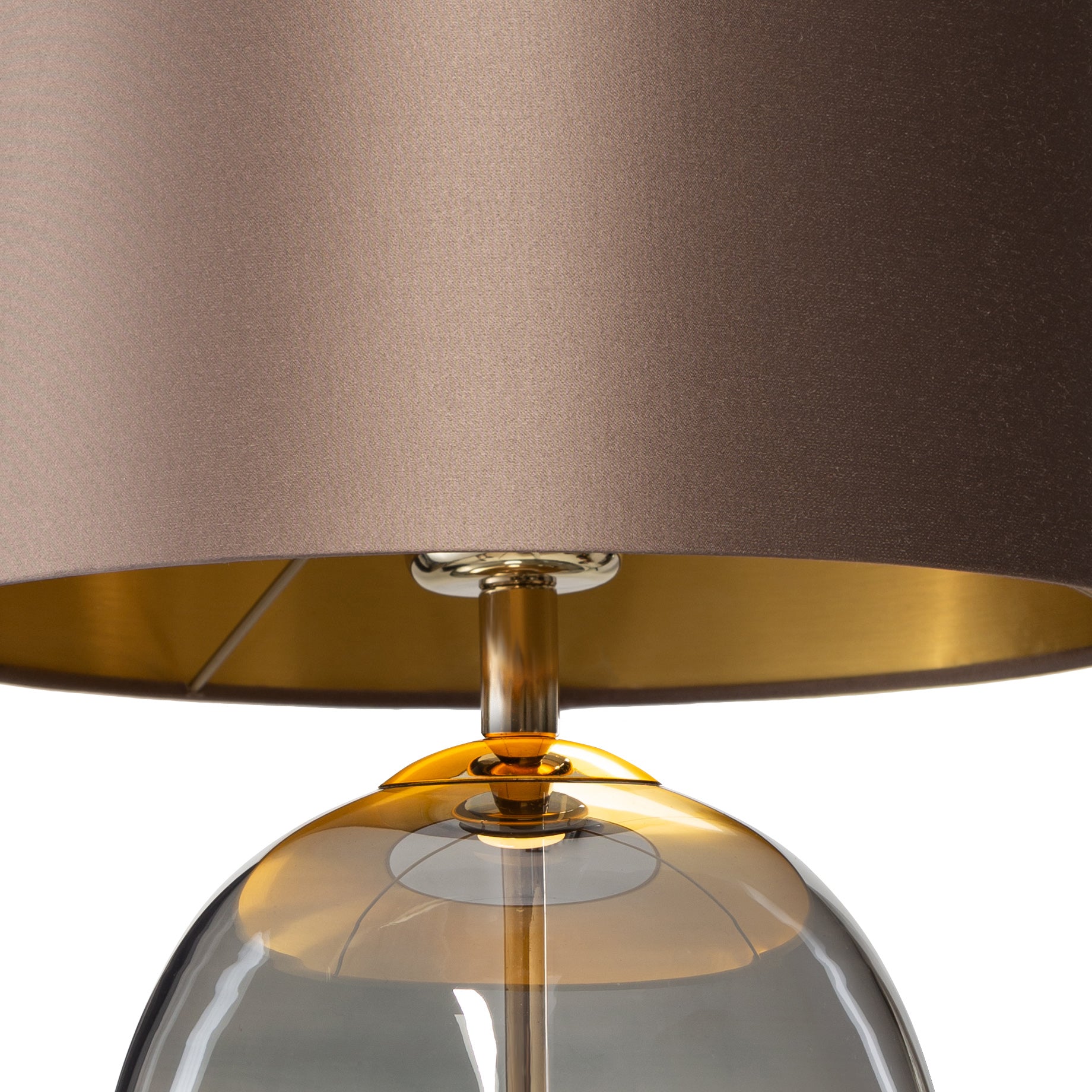 Tischlampe SALVADOR rauchiges Glas mit braunem Schirm und goldener Veredelung