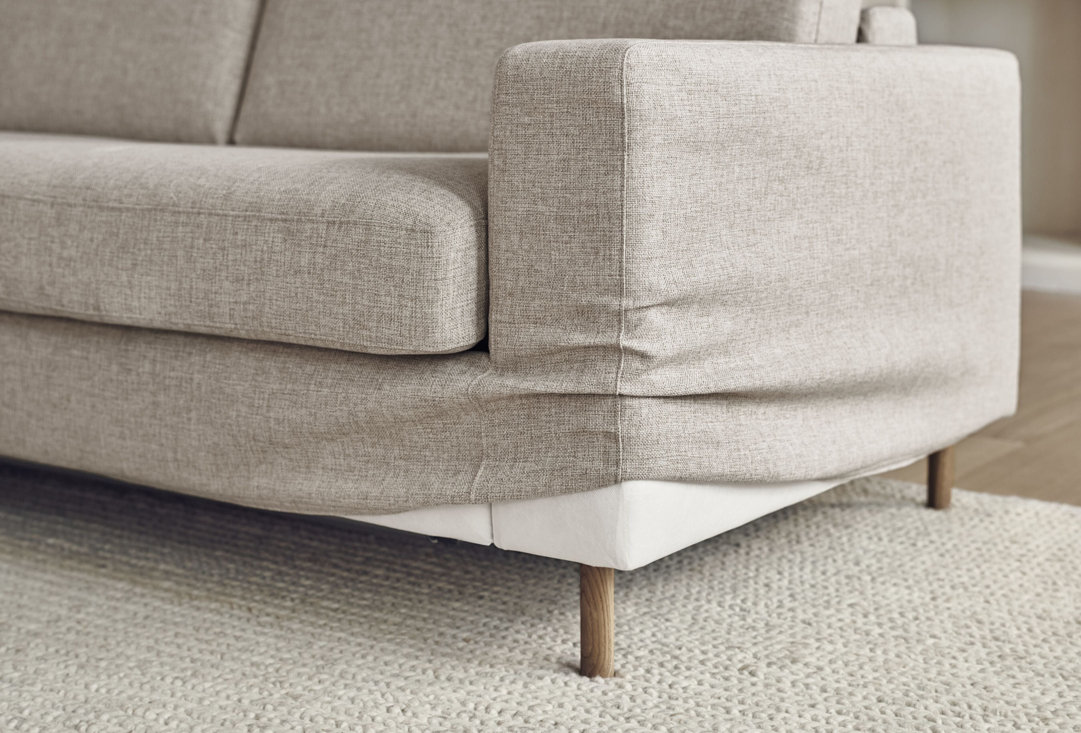 Sofa rozkładana 2,5-osobowa SCANDINAVIA podstawa z drewna dębowego lakierowanego na czarno