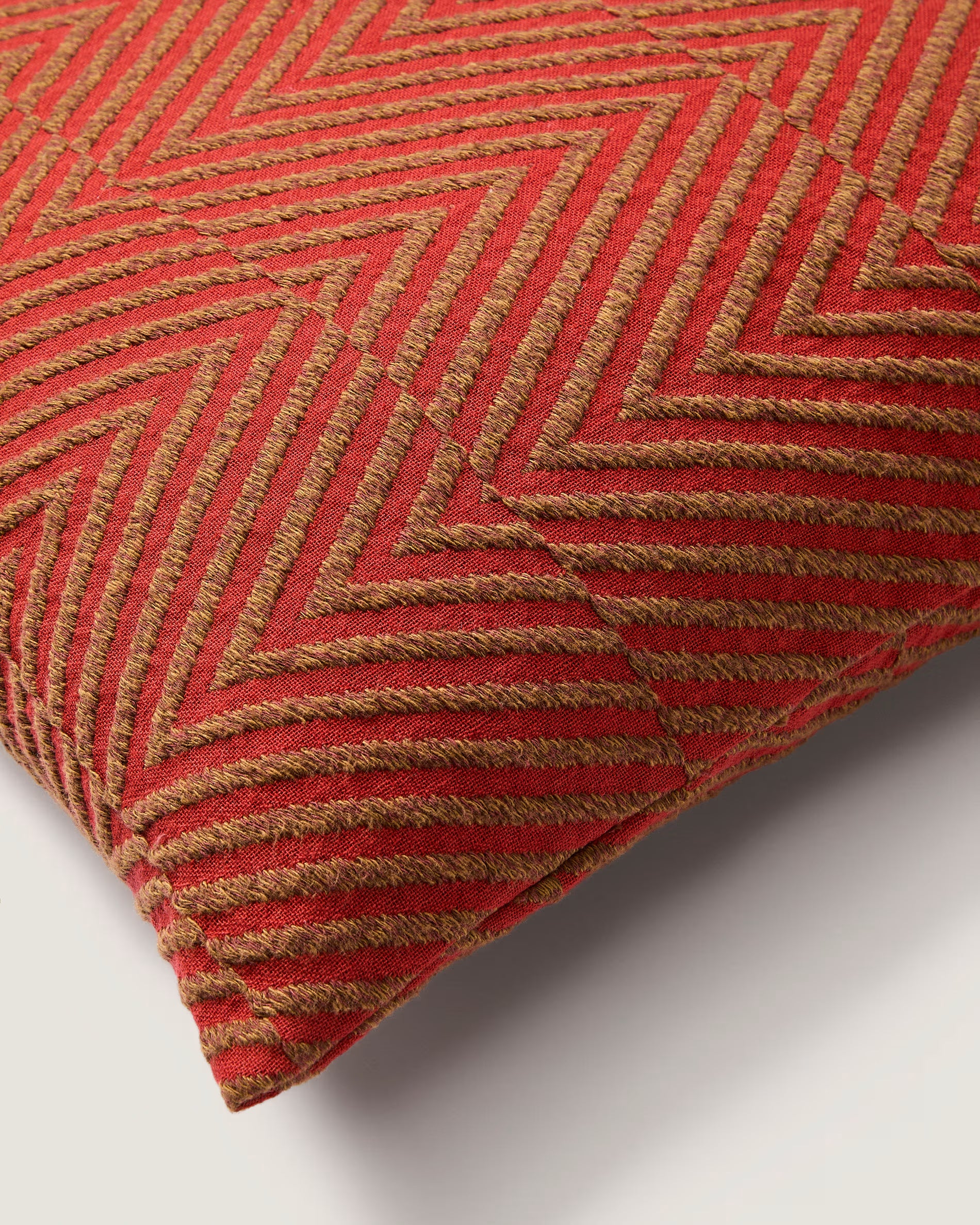 LUNVER red pillowcase