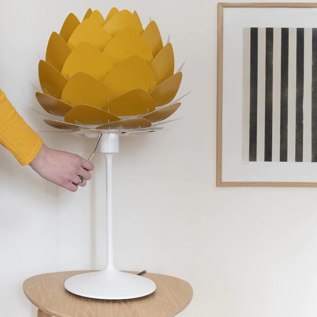 Abażur ALUVIA szafranowy UMAGE Eye on Design