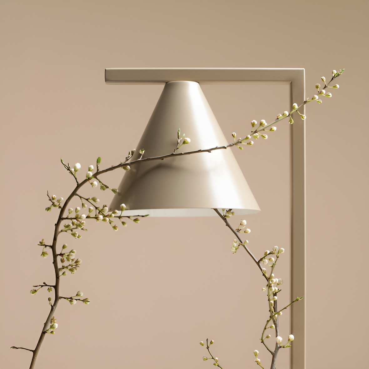 FORM Tischleuchte beige