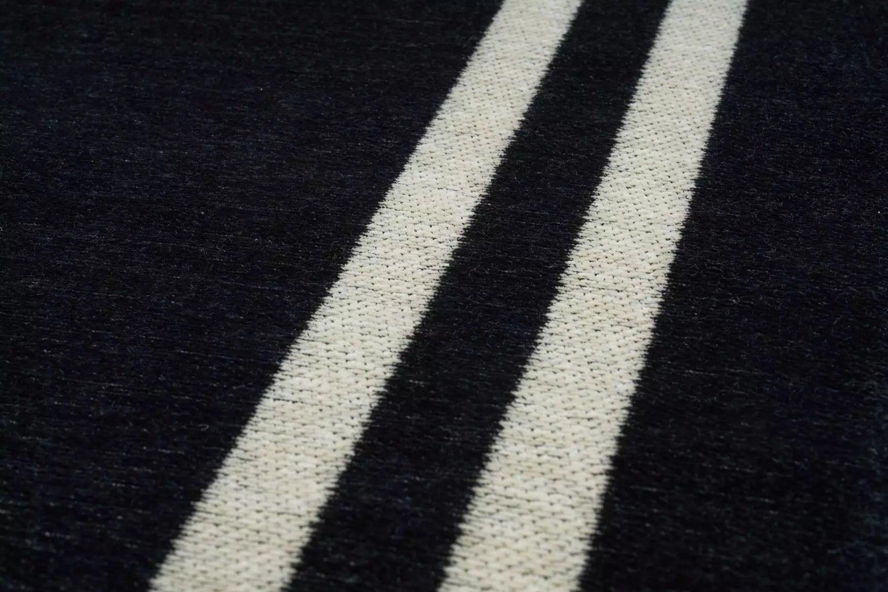 Dywan FORM czarny Carpet Decor Eye on Design