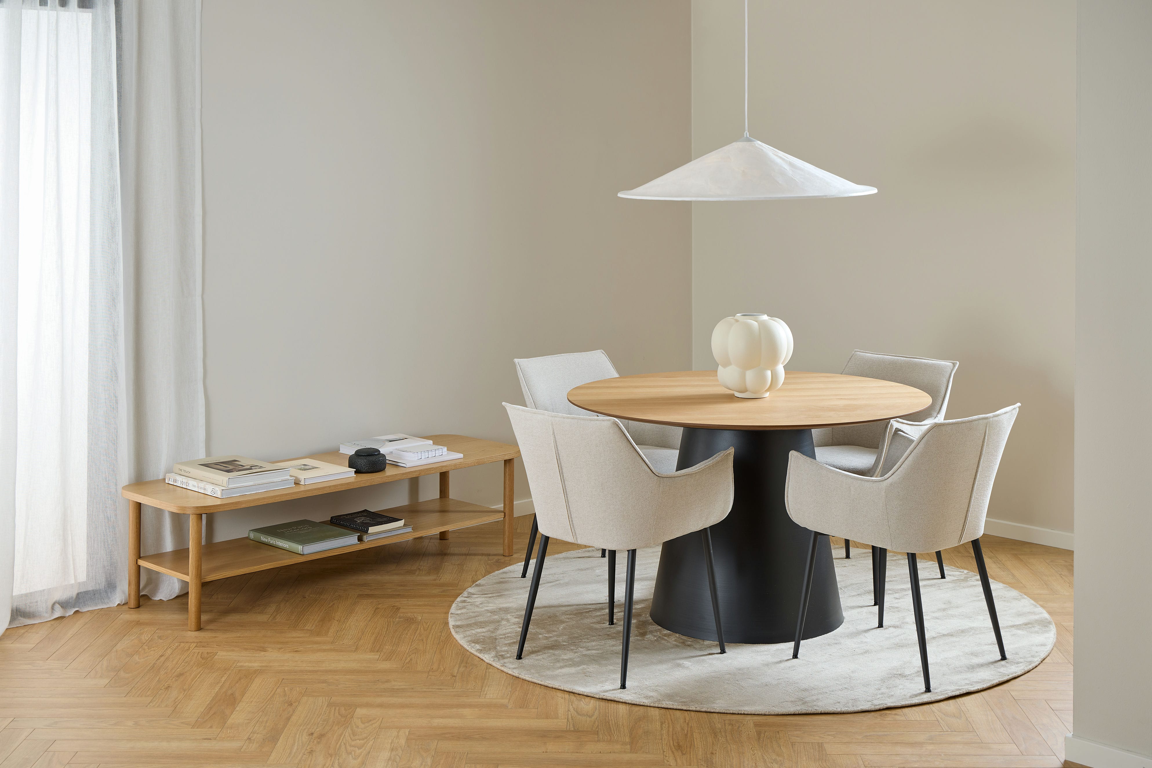 SOLI round table oak veneer