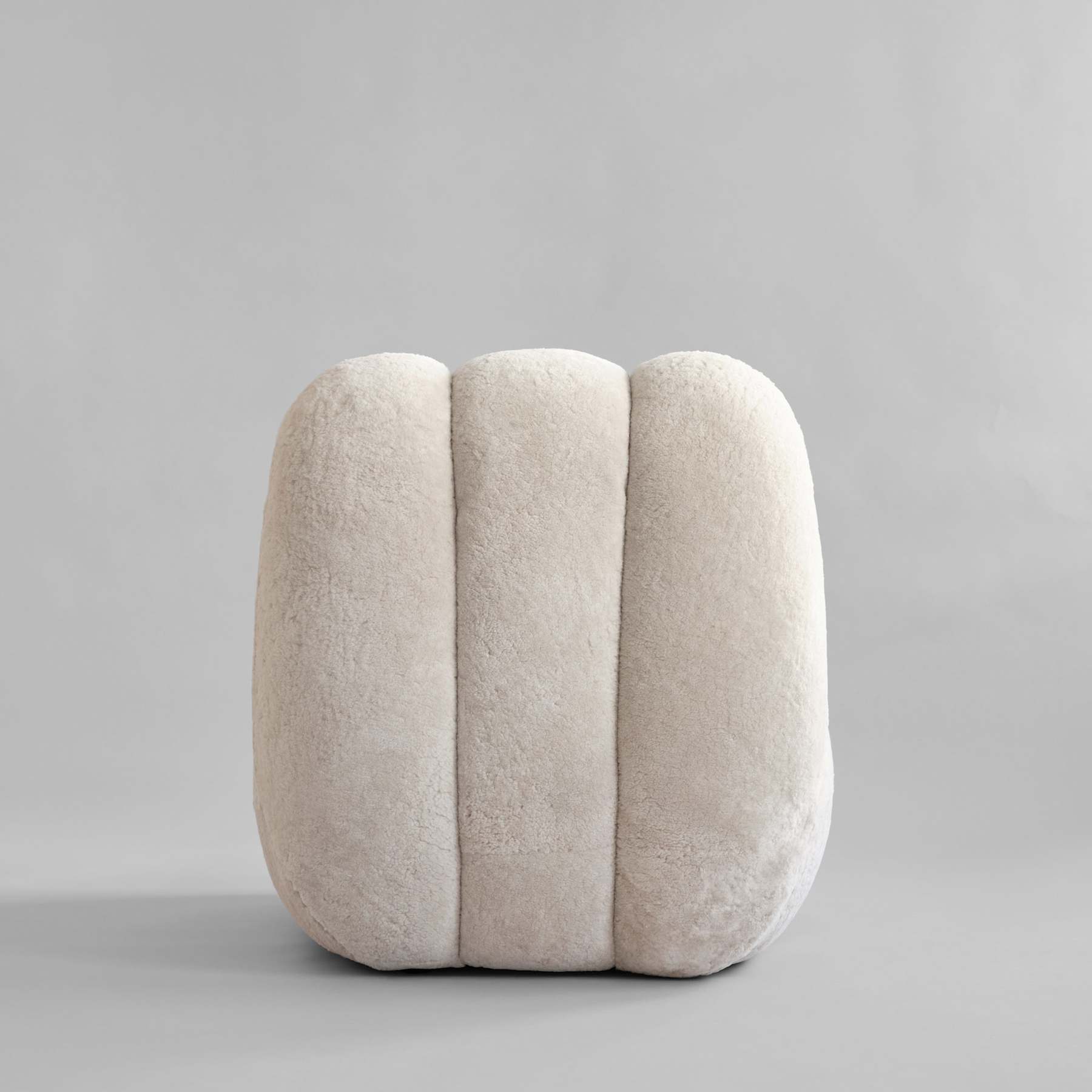 Fotel w tkaninie Sheepskin TOE kremowy