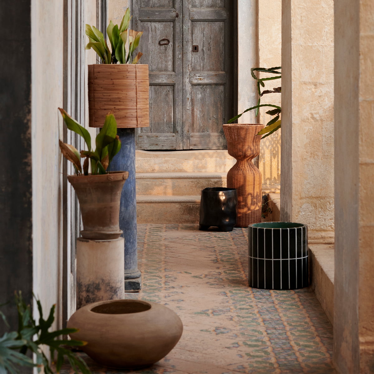 Donica PILLAR PLANT POT ciemnozielony beton z białym