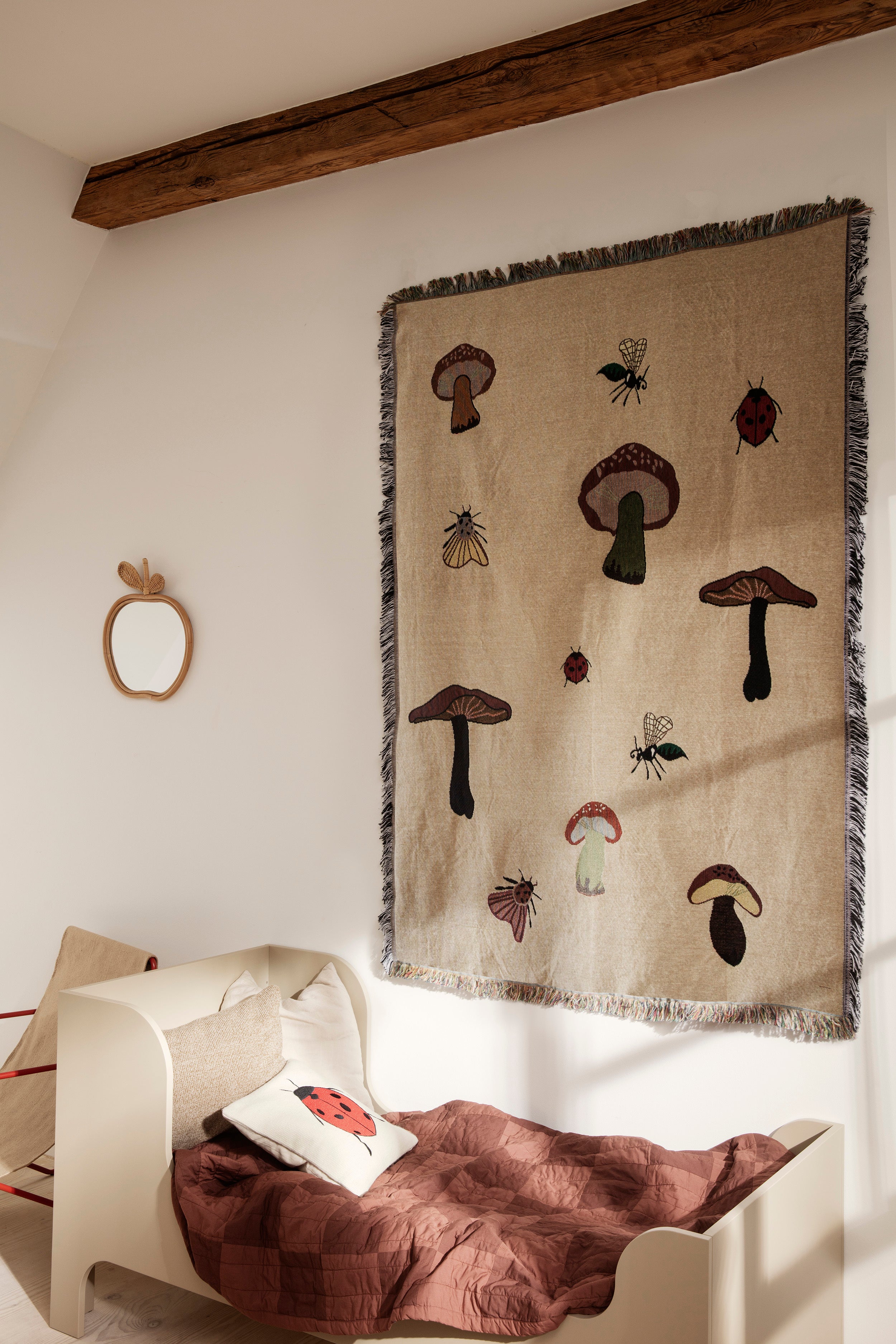 APPLE rattan mirror