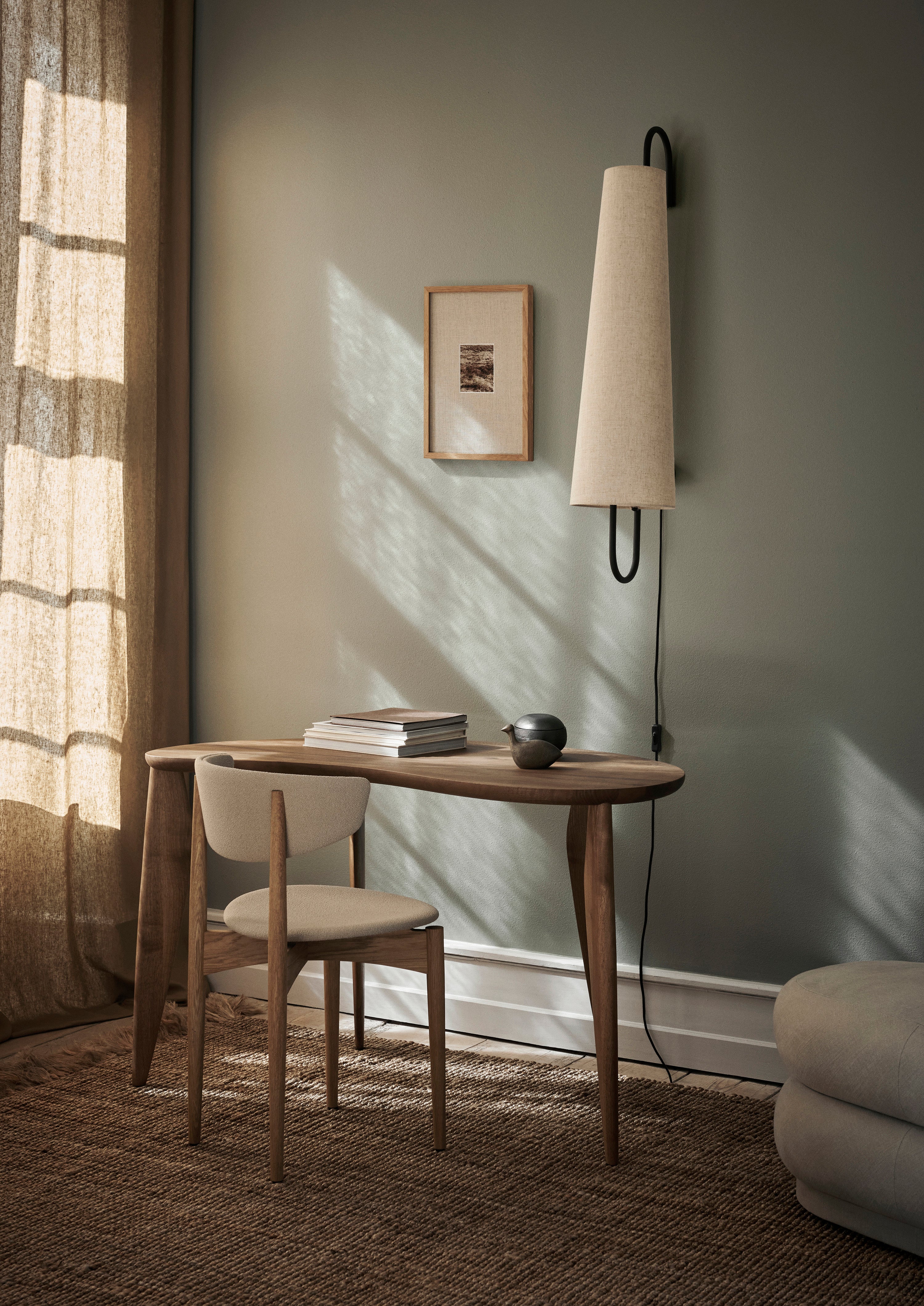 Lampa ścienna ANCORA złamana biel z czarną ramą