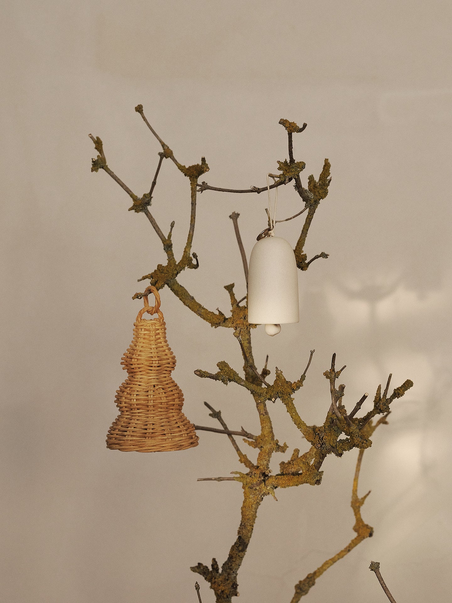 Zestaw dzwoneczków świątecznych BELL CERAMIC biały ze złotym