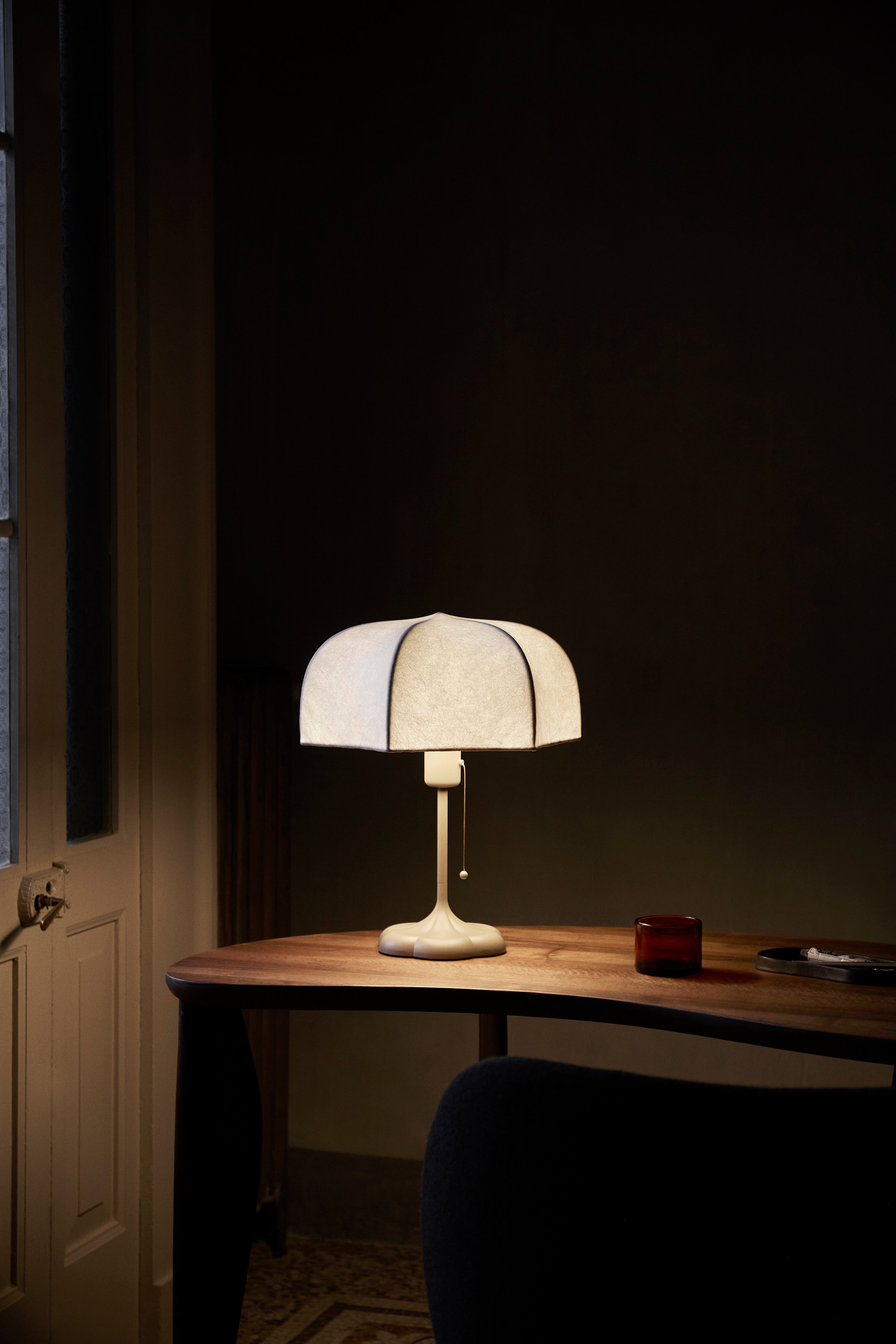 Lampa stołowa POEM biały z beżową podstawą