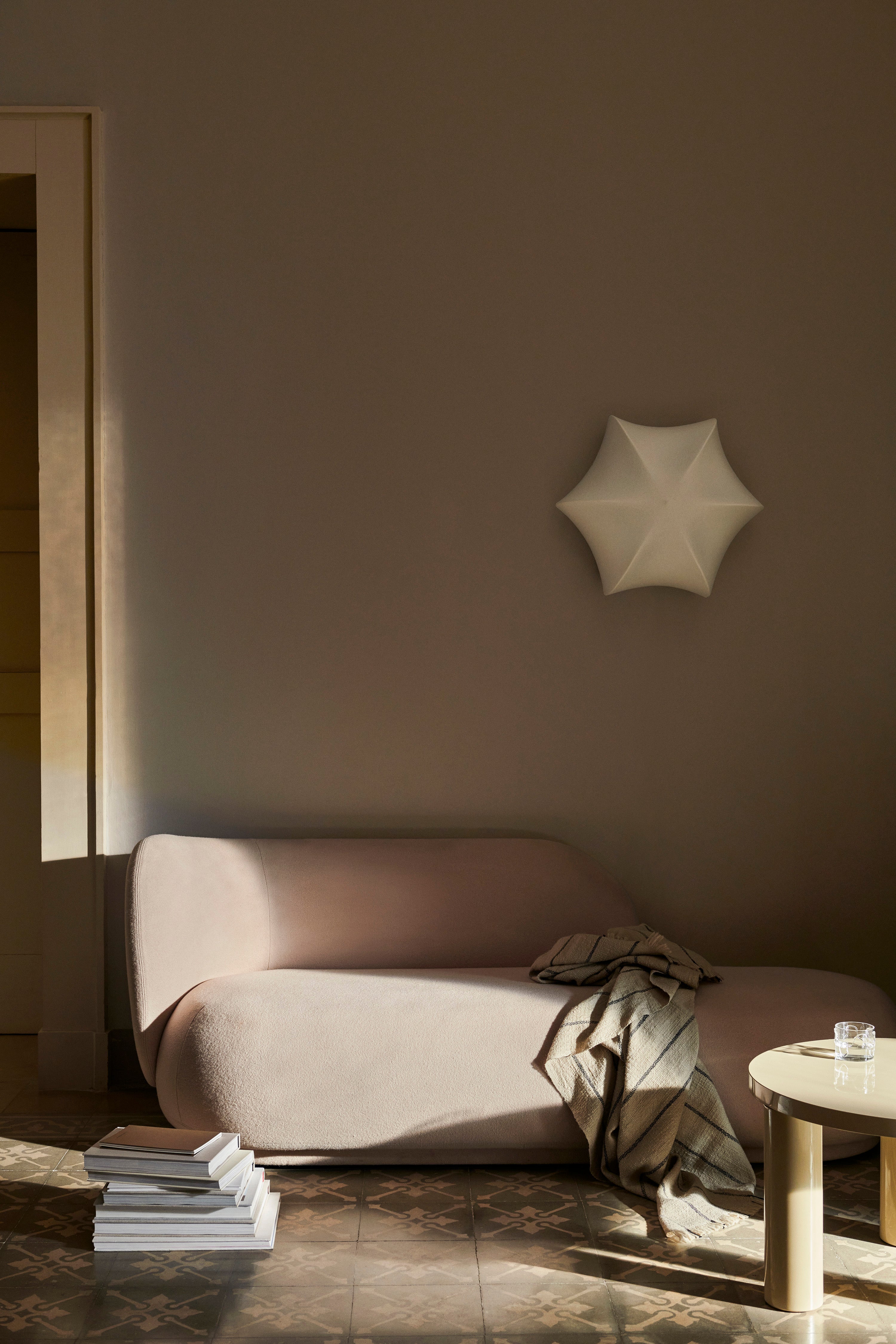 Rechts Sofa Rico Divan bürstete sandig