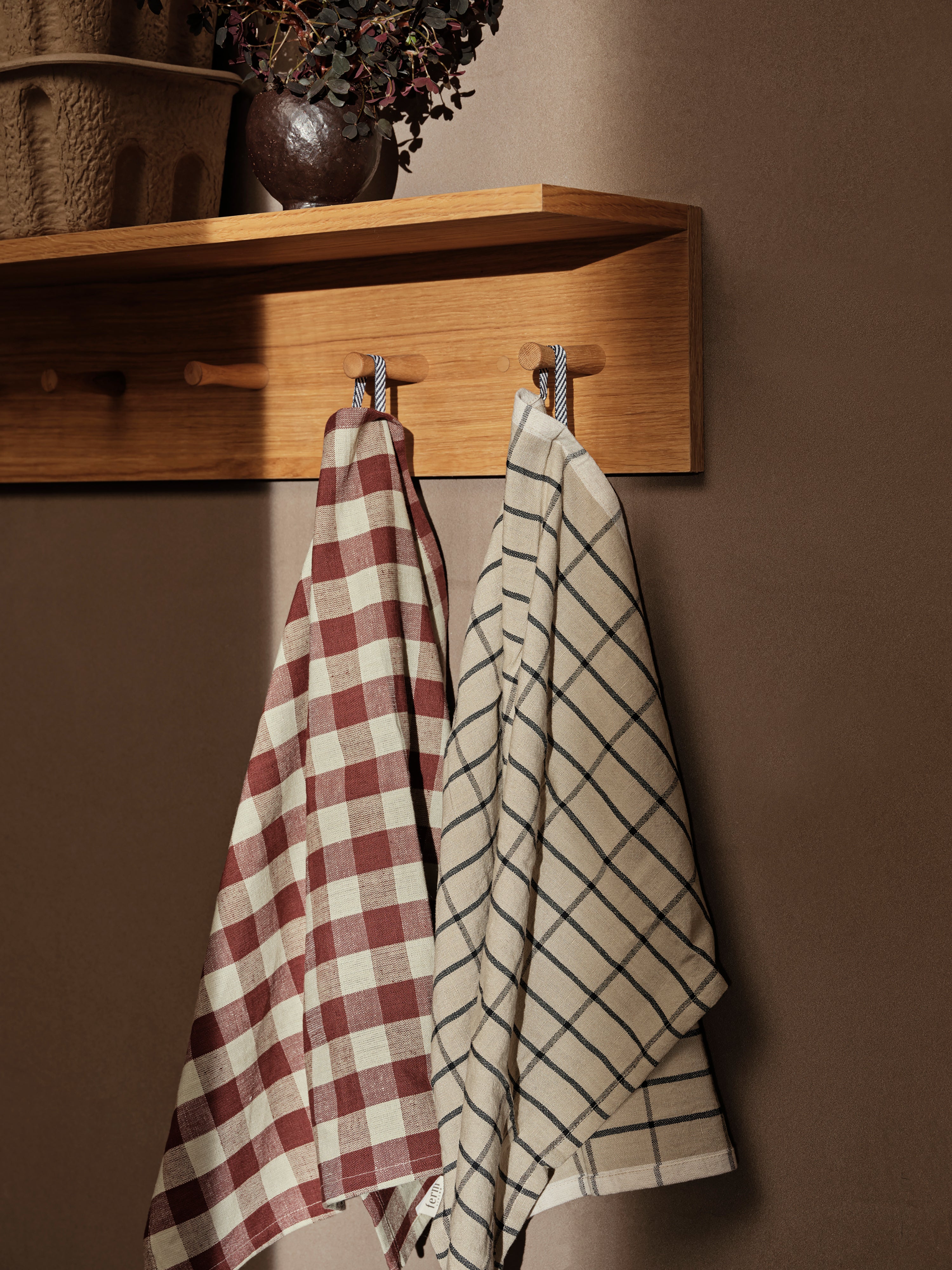 PLACE RACK coat rack with shelf, oiled oak veneer