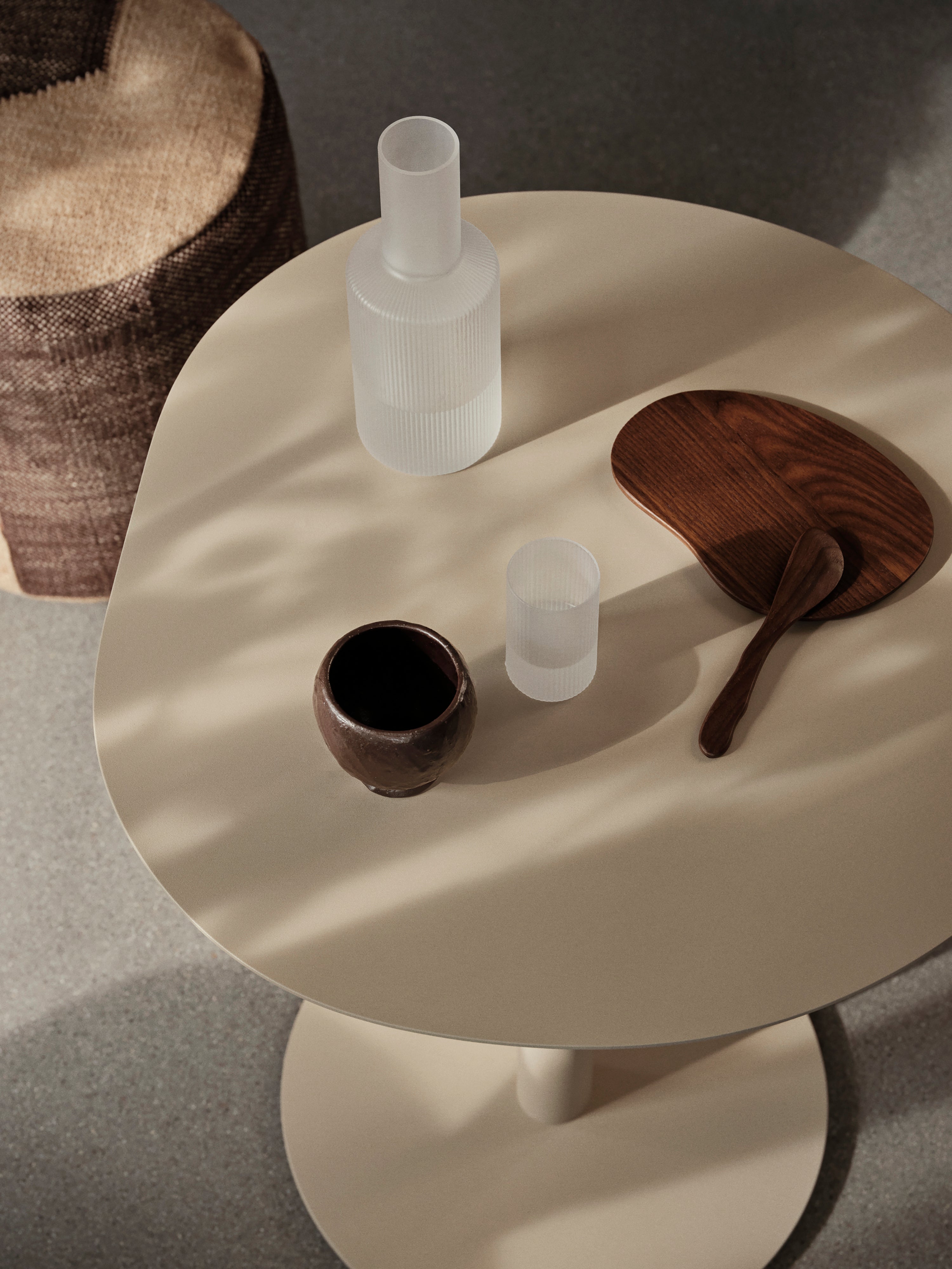 Round table pond beige