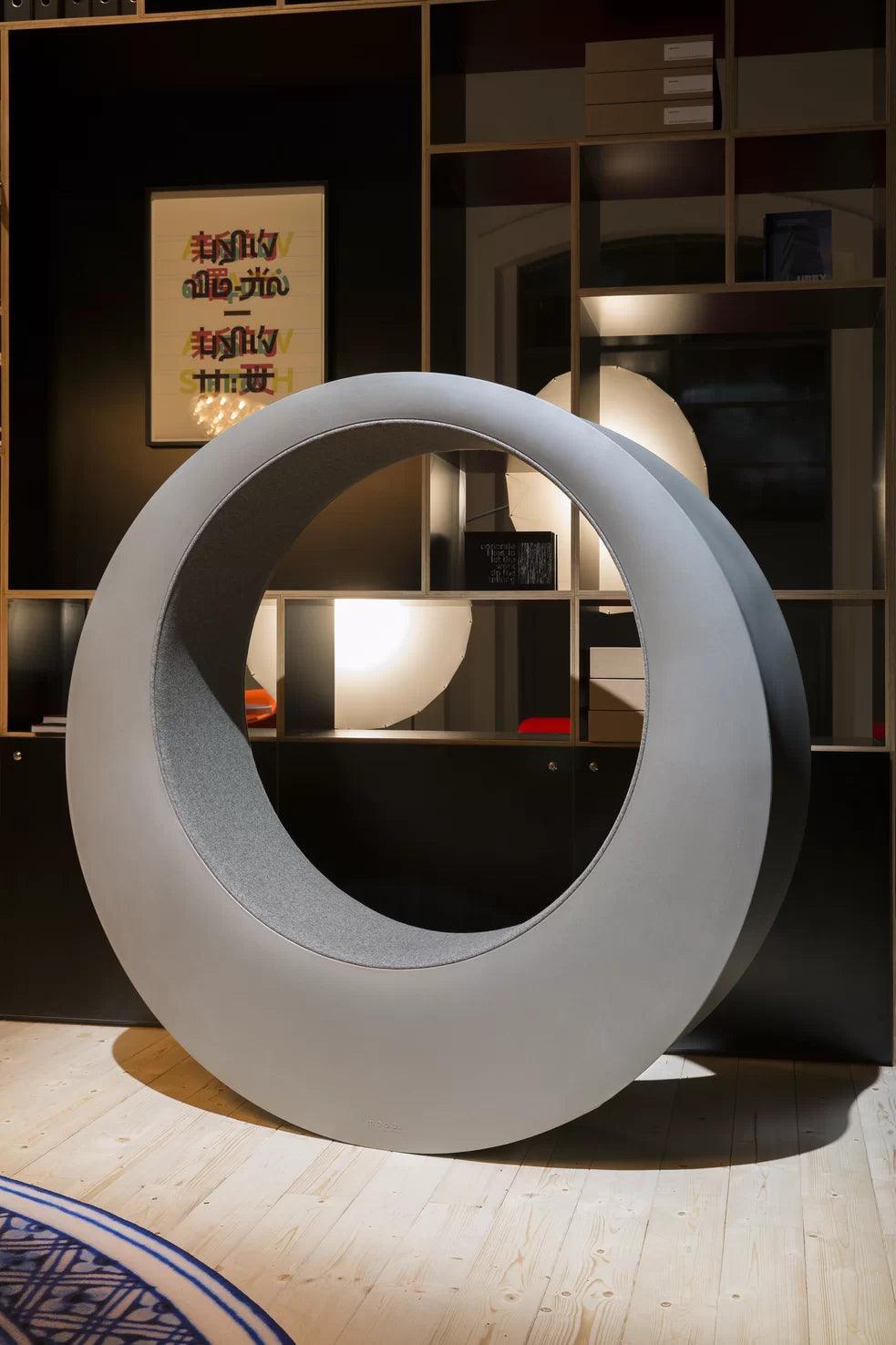 Fotel bujany O. szary Moooi Eye on Design