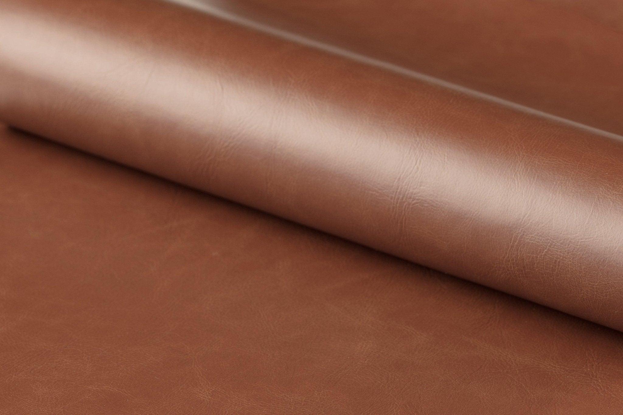 Fotel NILSEN ekoskóra brandy z chromowaną podstawą Home Essentials Eye on Design
