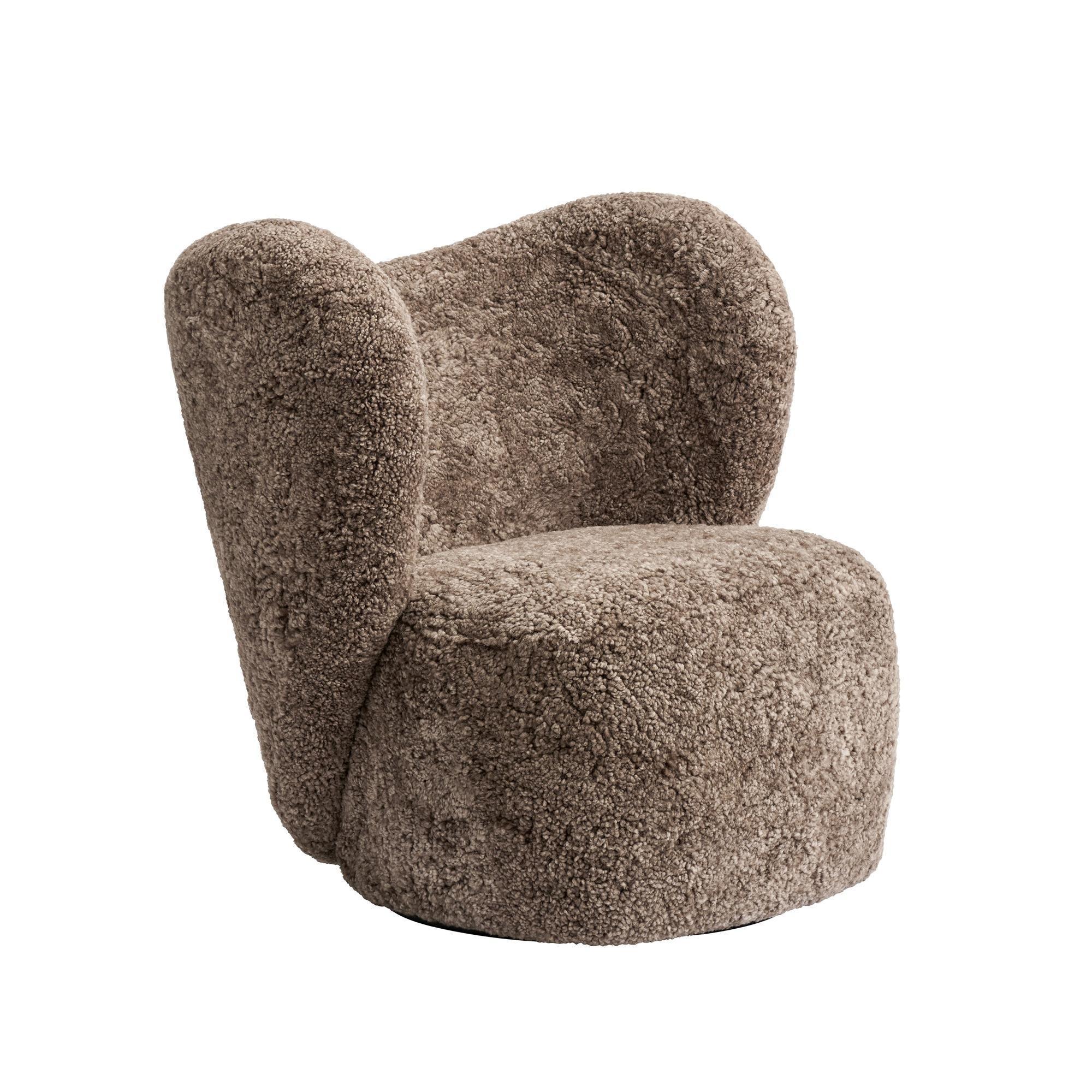 Fotel obrotowy futrzany LITTLE BIG brązowy NORR11 Eye on Design
