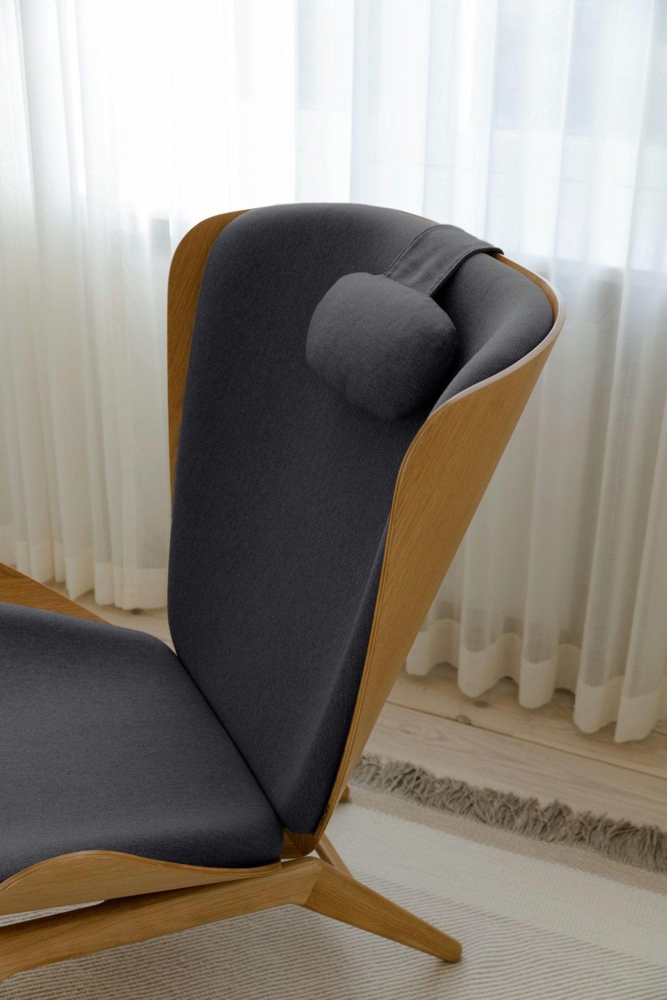 Fotel READER antracytowy z dębową podstawą UMAGE Eye on Design