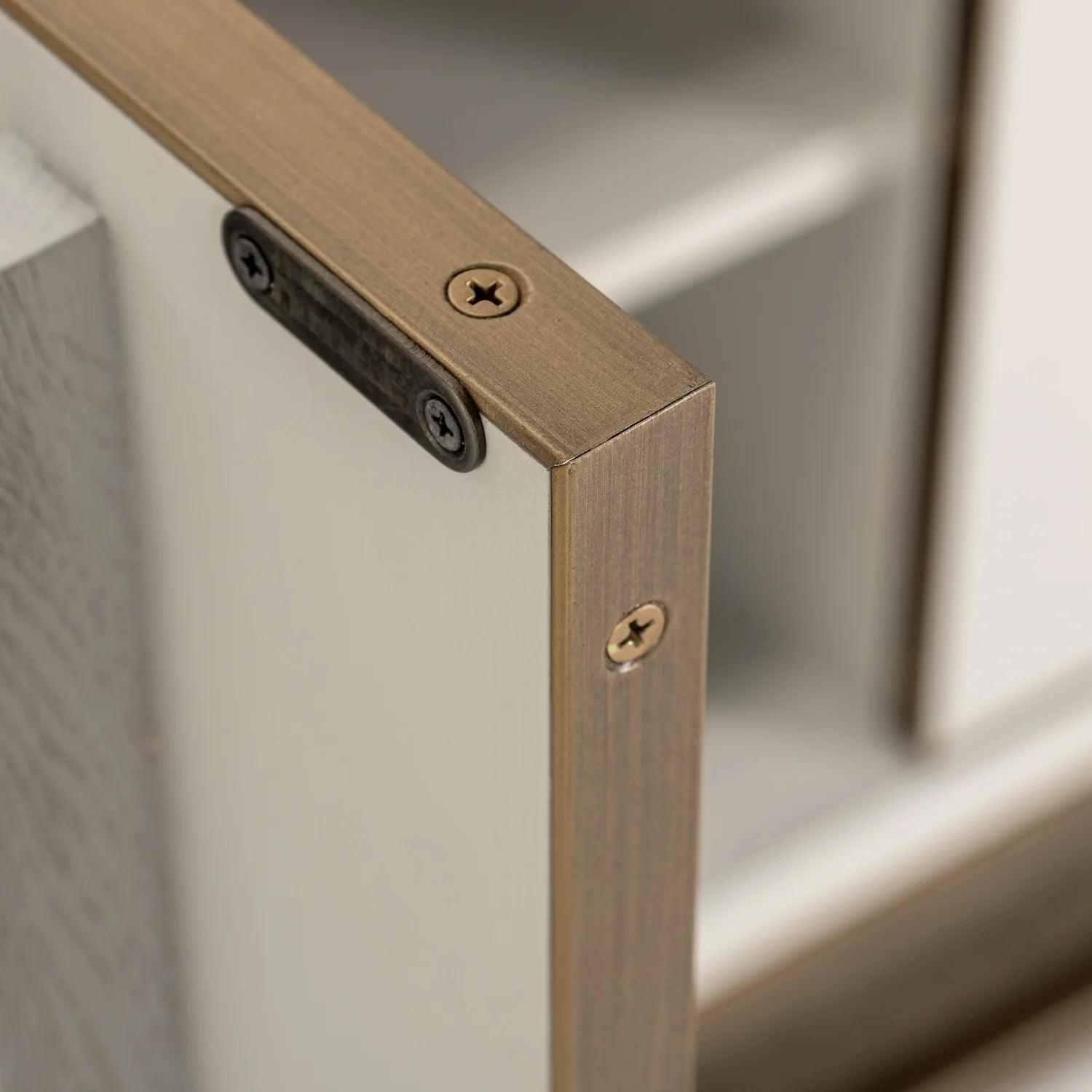 Komoda 4-drzwiowa WHITEBONE mosiężny Richmond Interiors Eye on Design